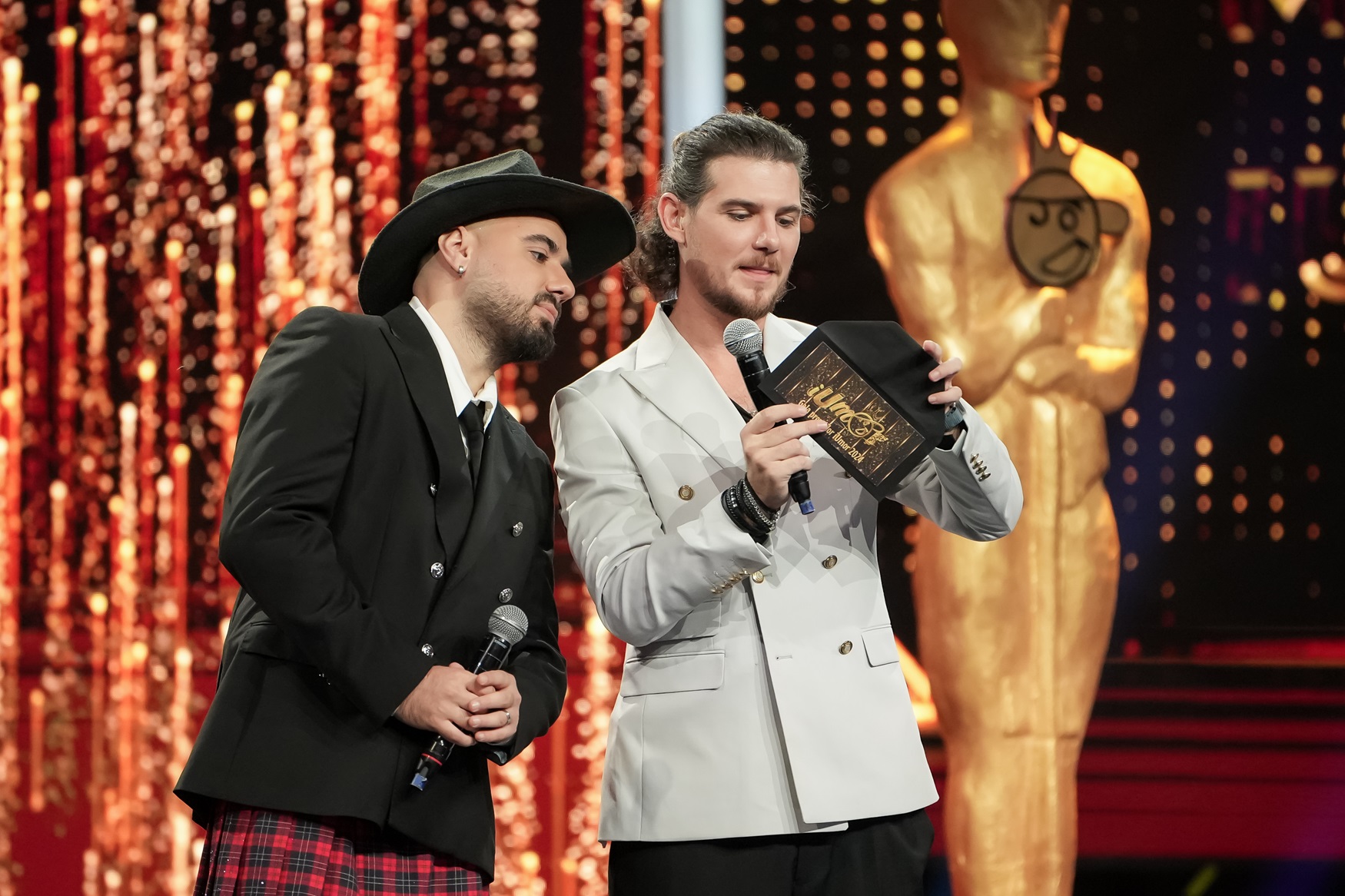Mihai Bendeac a dat moda! Un prezentator de la Antena 1 a venit îmbrăcat în fustă pe scena de la iUmor