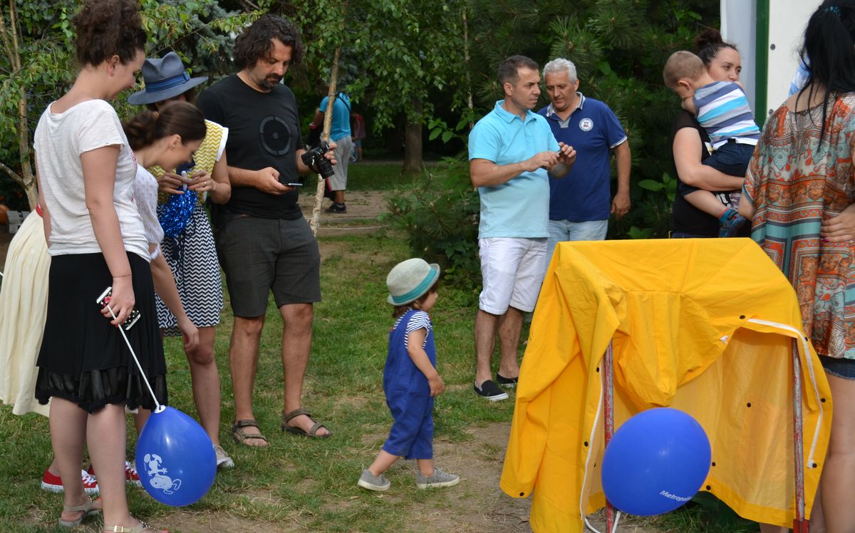 Dana Rogoz, la picnic cu soțul și fiul ei. Uite cât de mare a crescut băiețelul vedetei | FOTO & VIDEO