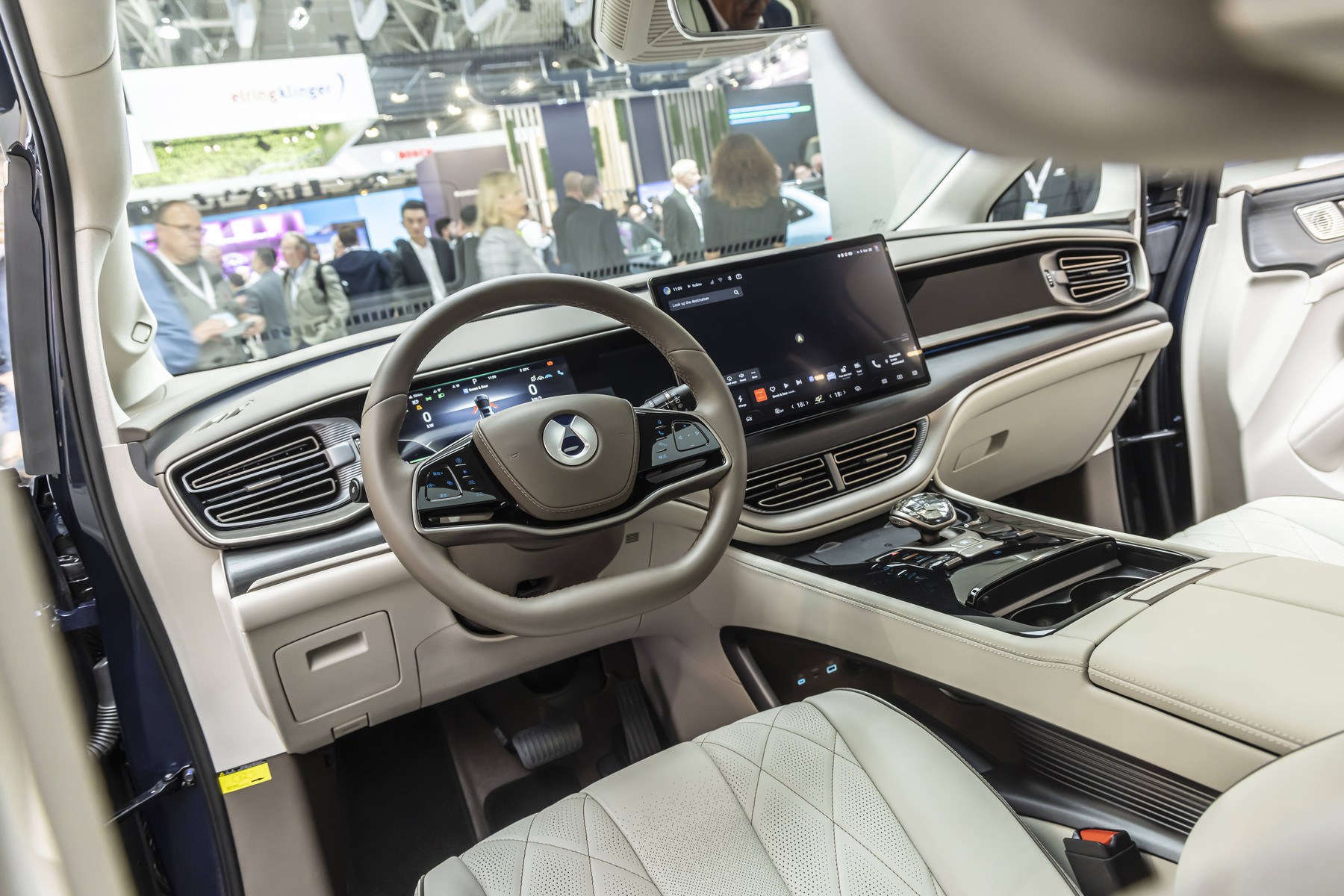 Gigantul auto chinez BYD a lansat marca premium Denza în Europa. Va concura direct cu BMW și Mercedes