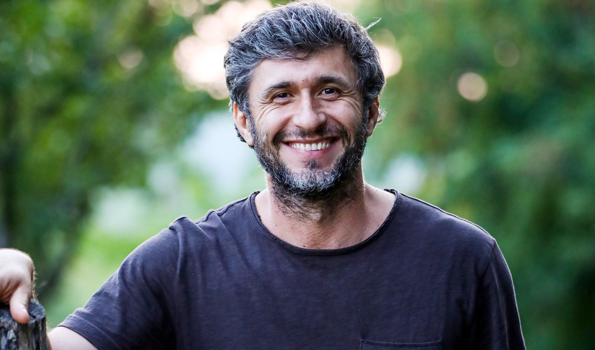 De ce nu-i iubesc unii vecini de la țară pe Dragoș Bucur și Dana Nălbaru: „Cred că venim să schimbăm satul”