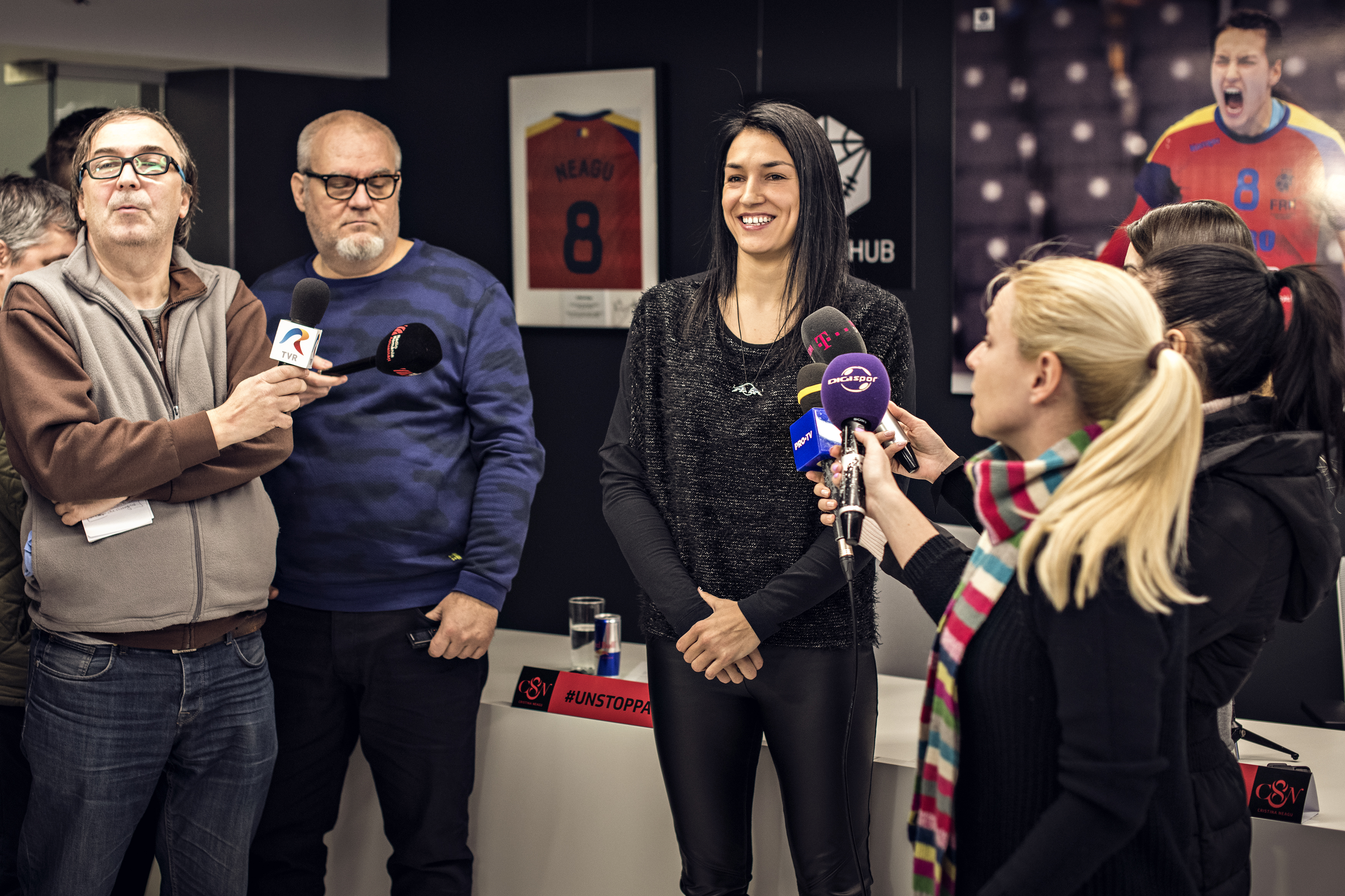 Cristina Neagu se implică în proiecte extrasportive: “Pe unde am călătorit nu am văzut atât de mulți oameni ai străzii” | FOTO&VIDEO