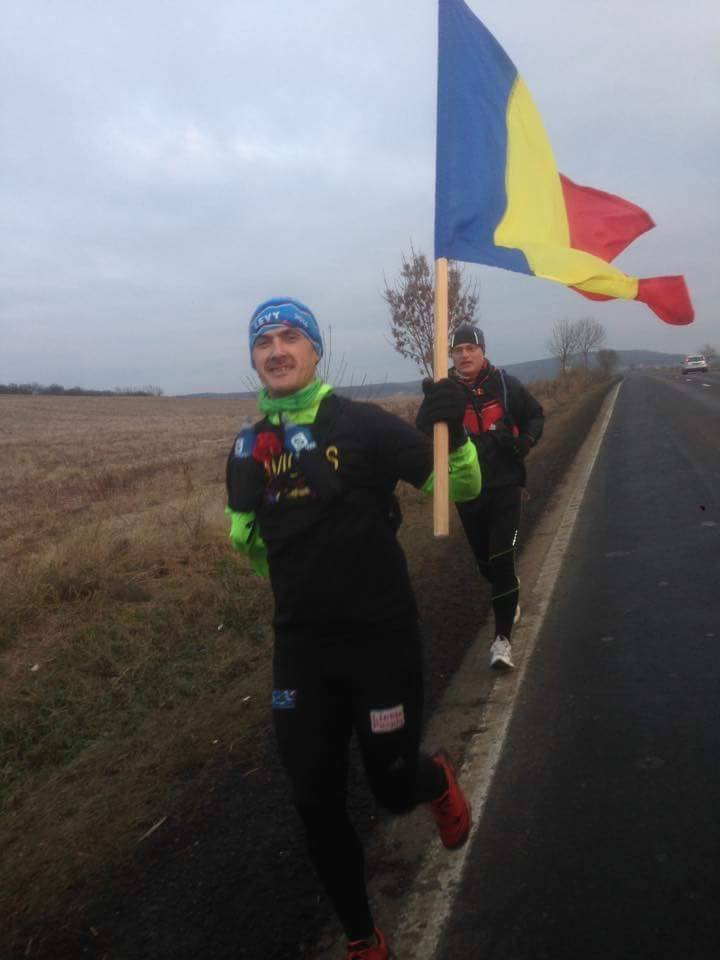 REPORTAJ/Levente Polgar, ultramaratonistul fără o mână, oferă zilnic kilometri de generozitate şi patriotism| VIDEO