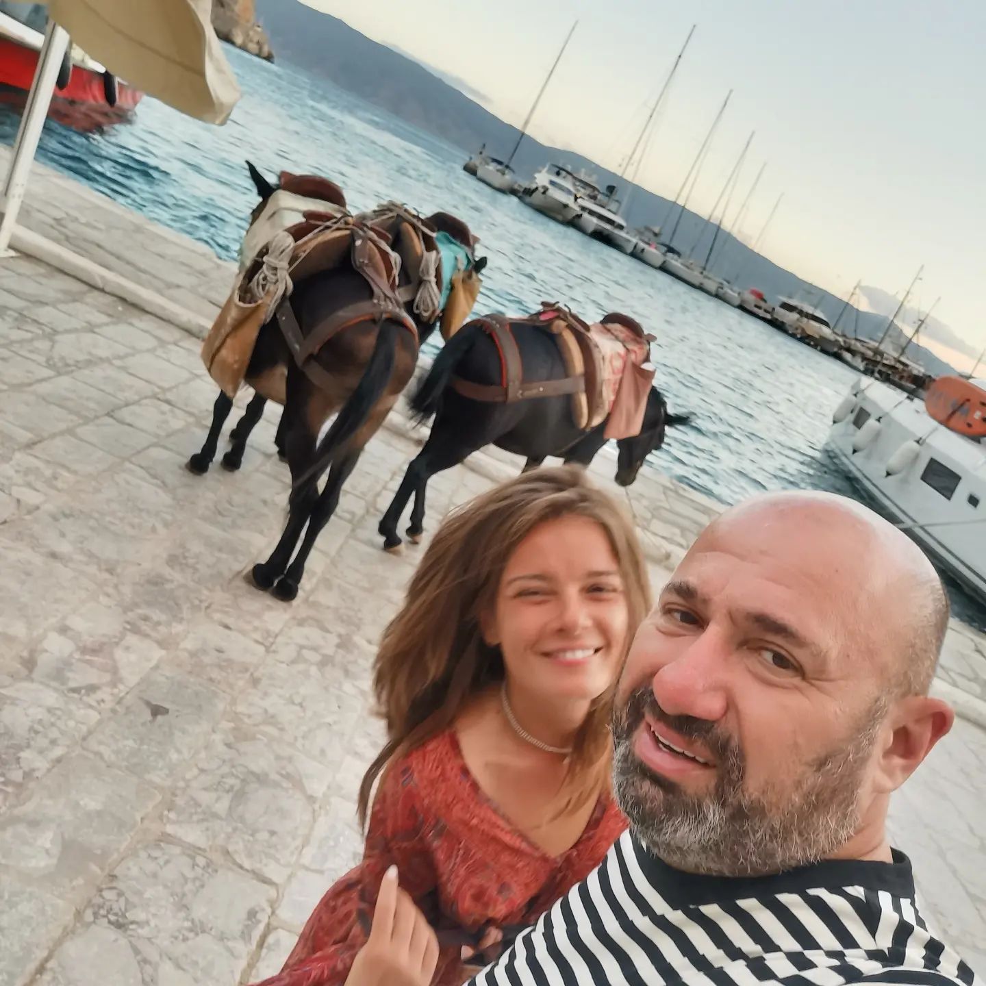 Cătălin Scărlătescu și Doina Teodoru, vacanță romantică în Grecia: „Nu ai nevoie de prea multe pentru a fi fericit”. Cum s-au fotografiat împreună
