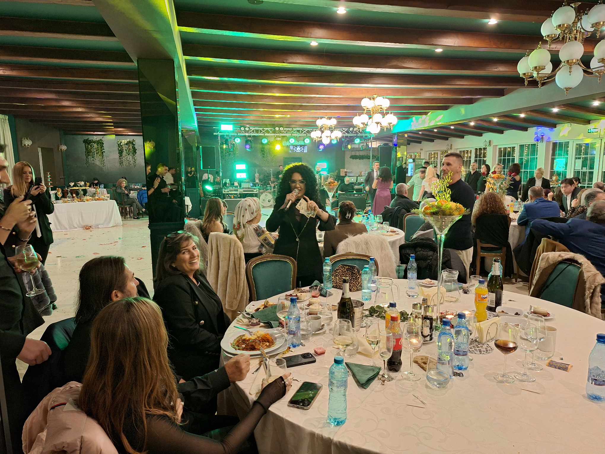 Gheorghe Gheorghiu împlinește astăzi 71 de ani. Petrecerea surpriză pusă la cale de fiica și soția sa, venite din Statele Unite. „Fiind Revelionul, cadouri nu prea primesc”