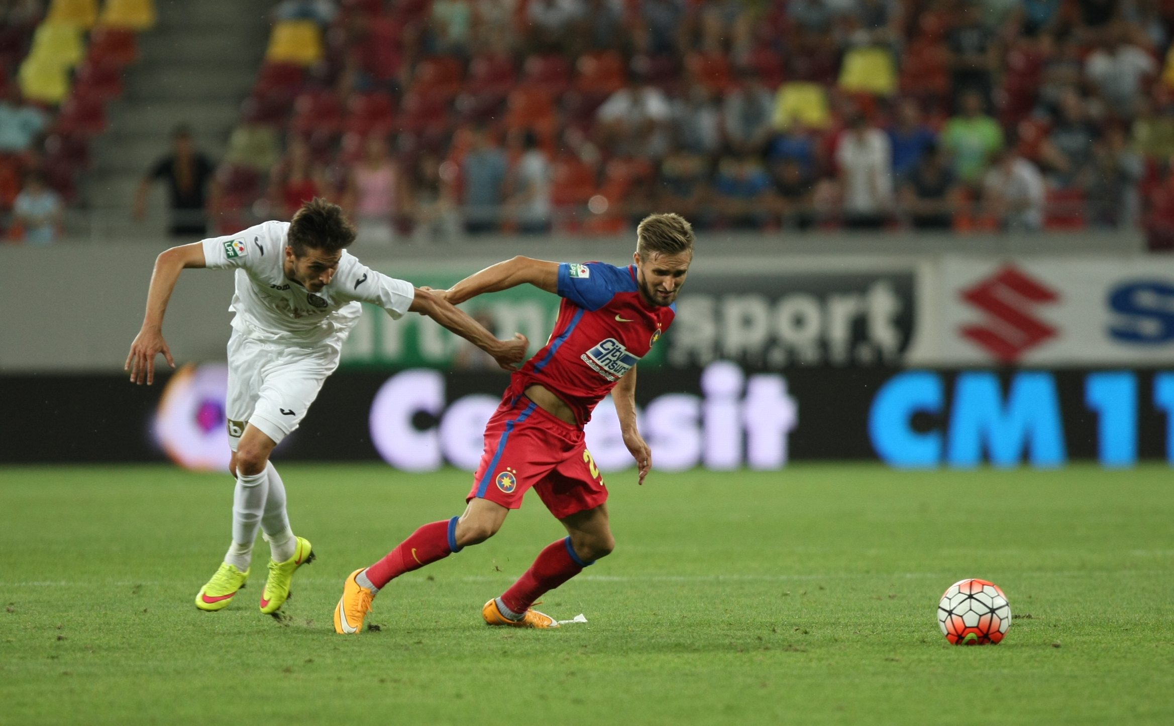 LIGA I: Steaua - CFR Cluj 1-1. Transversală Vitor Bruno! A egalat Tudorie! Roș-albaștrii au avut și ei o bară, în start, apoi a marcat Tiago. Echipa lui Rădoi se chinuie, Partizan Belgrad se distrează în Serbia! Patronul a făcut baie de mulțime/ GALERIE FOTO