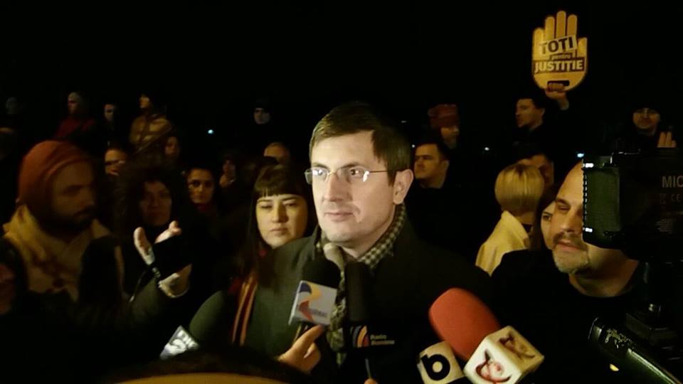 Noi proteste la Parlament față de modificarea legilor justiției. Opoziția, din nou în stradă | FOTO