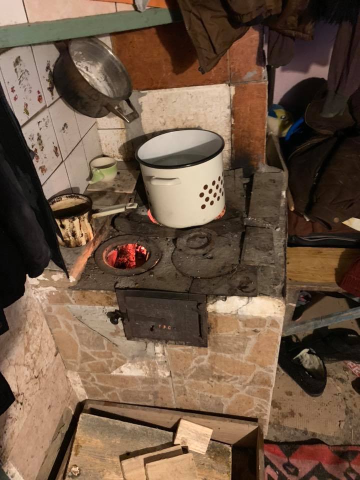 Roxana, fetița din Vaslui care își dorea doar "piure cu carne", a primit o casă de Crăciun / FOTO