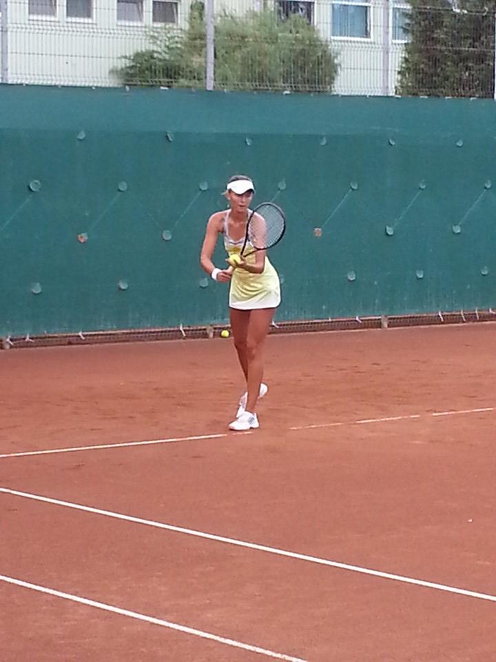 Un mare talent al tenisului tricolor se stinge în Cipru: ”Caut sponsor, pentru a-mi realiza visul!”. Raluca Șerban a intrat pe mâna antrenorului care l-a făcut mare pe Baghdatis. Sportiva este valoroasă, dar și frumoasă / GALERIE FOTO