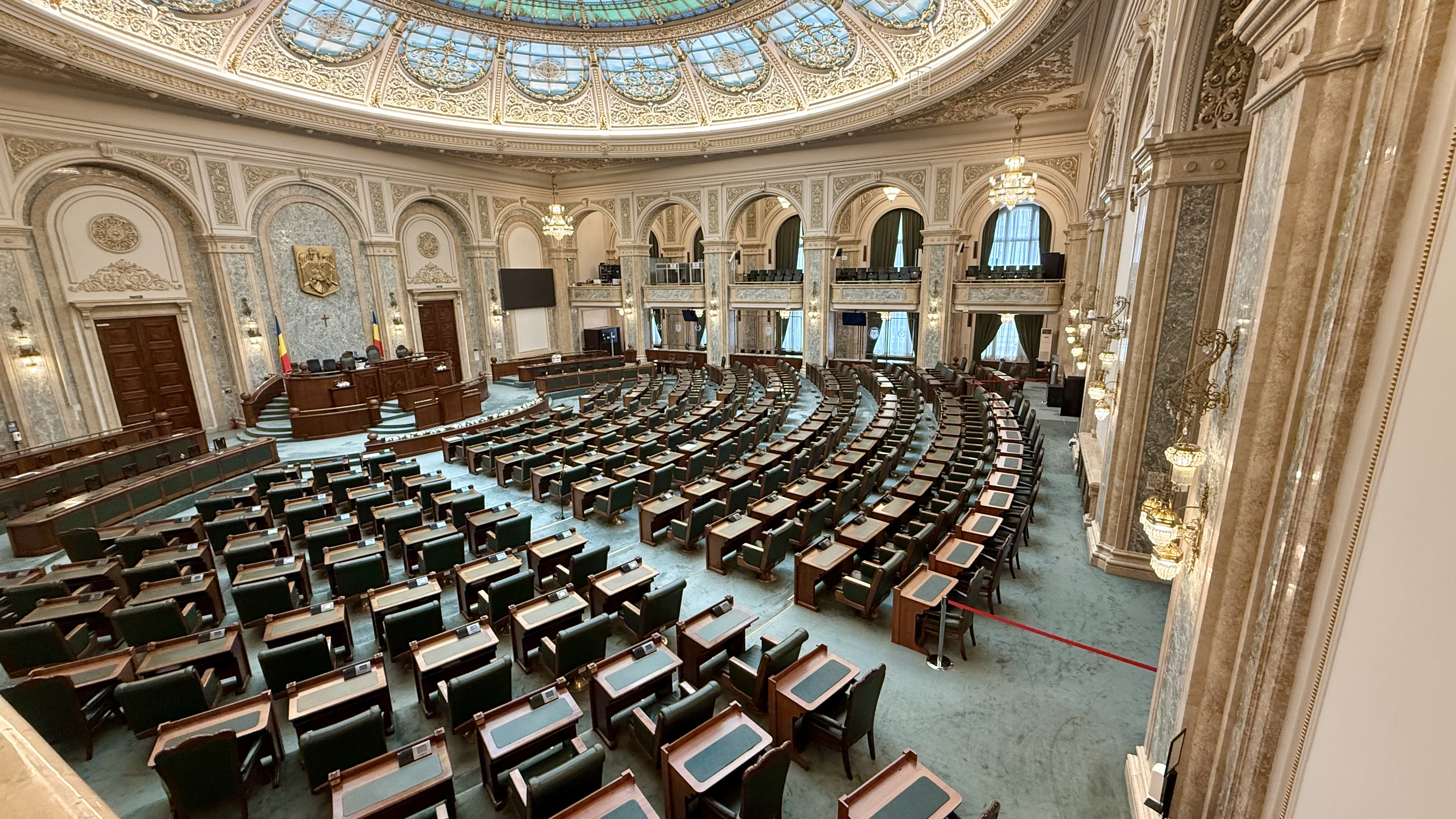 Secretele marmurei interzise de Ceaușescu și stema de 3,5 tone! Am vizitat Senatul României: buncărul pentru 300 de persoane și liniile de metrou fantomă