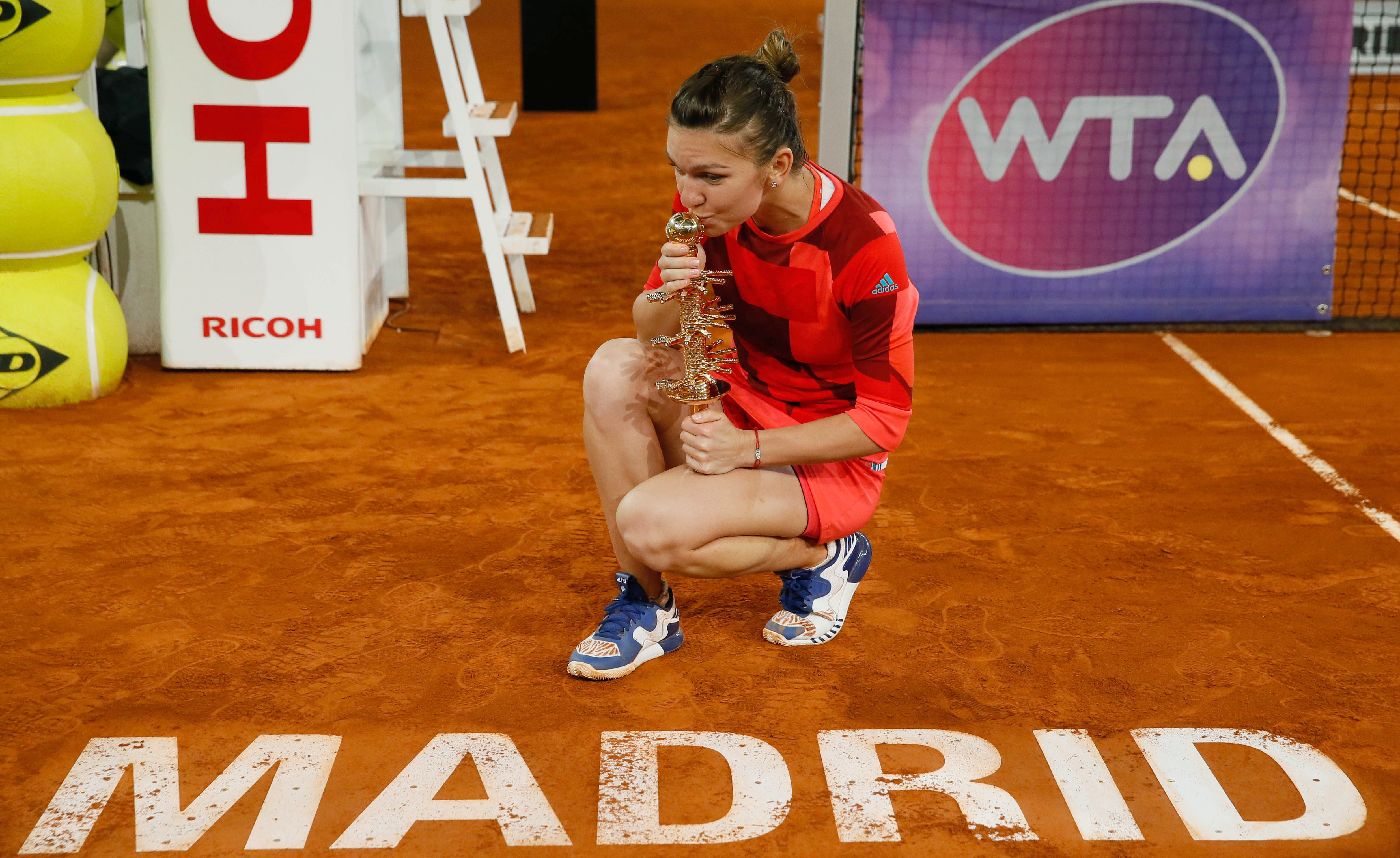WTA Madrid. În sfârșit! Simona a câștigat primul trofeu din 2016. Halepino a învins-o în stil de mare campioană în finală pe Cibulkova LIVEBLOG