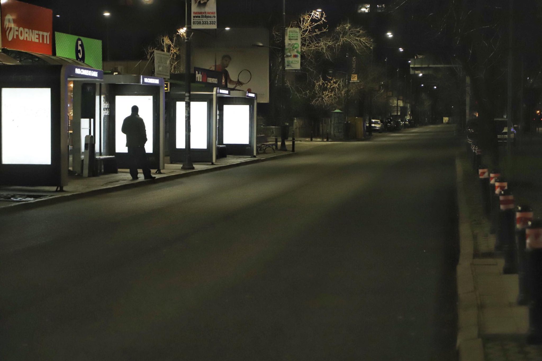 Zeci de filtre în București, în prima zi cu noile restricții. Circulația, restrânsă de la ora 20.00, în weekend