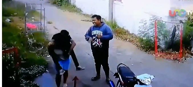 Poate fi desemnată cea mai bună soție din lume: și-a cărat în spate soțul beat mort până-n pat | FOTO