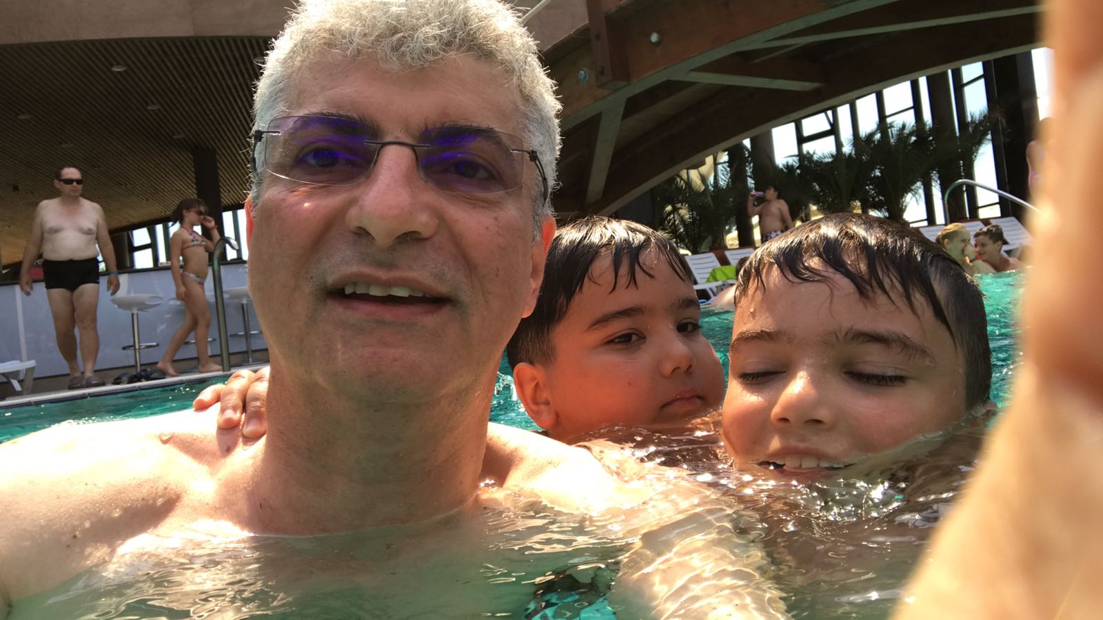 FOTO EXCLUSIV/ Silviu Prigoană, vacanță de 40 de zile cu cei doi băieți ai săi. I-a plimbat pe Eduard și Maximus prin toată Europa