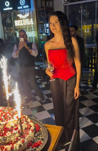 Imagini de la petrecerea de ziua Iuliei Pârlea de la Pro TV. Andreea Esca s-a distrat alături de colegi și a dansat cu Cosmin Stan: „Ne-a plăcut la ziua ta”