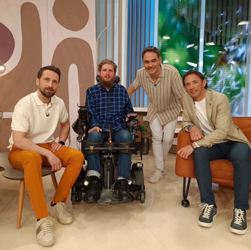 Mihai Neșu, mesaj din scaunul cu rotile pentru Ilie Bolojan, după tăierea facilităților pentru persoanele cu dizabilități: „Are dorința de a face lucruri bune în țară”