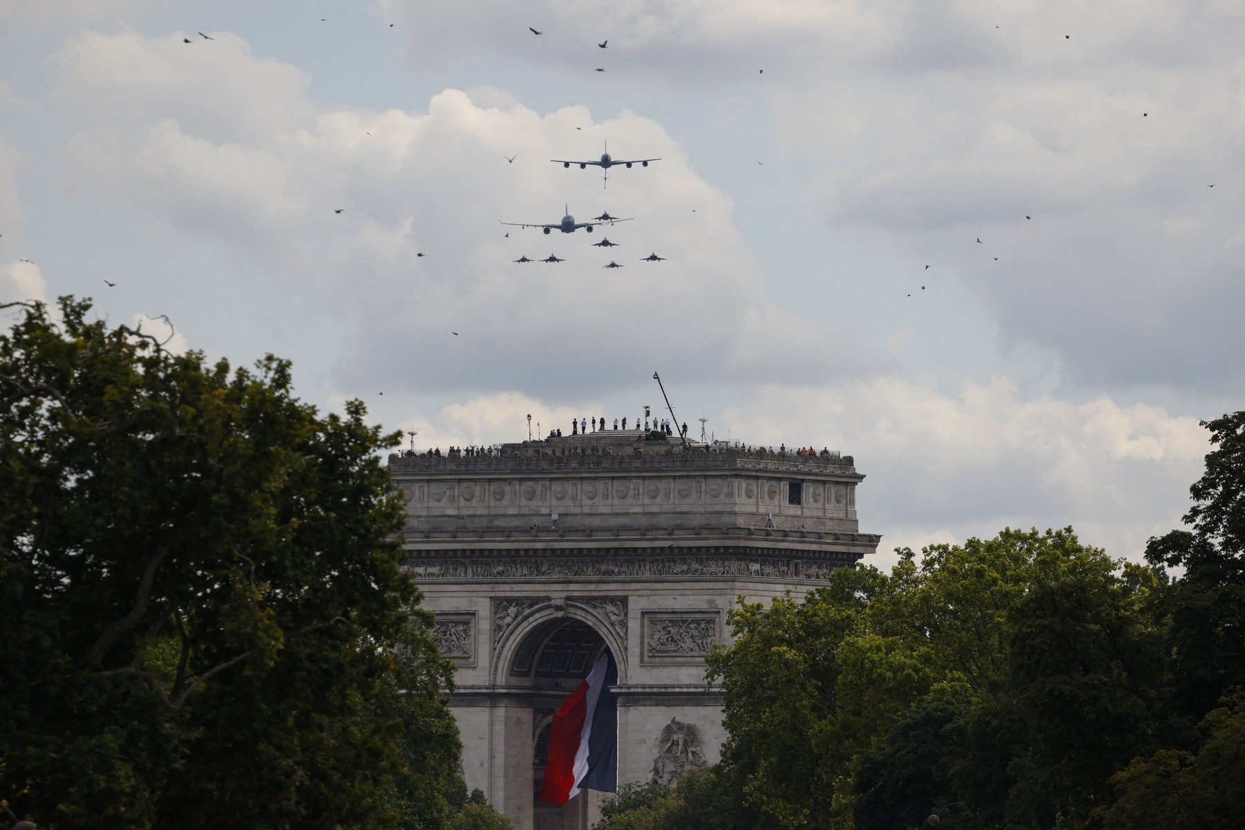 Franța celebrează ziua naţională. Parada militară, perturbată de organizarea Jocurilor Olimpice | VIDEO