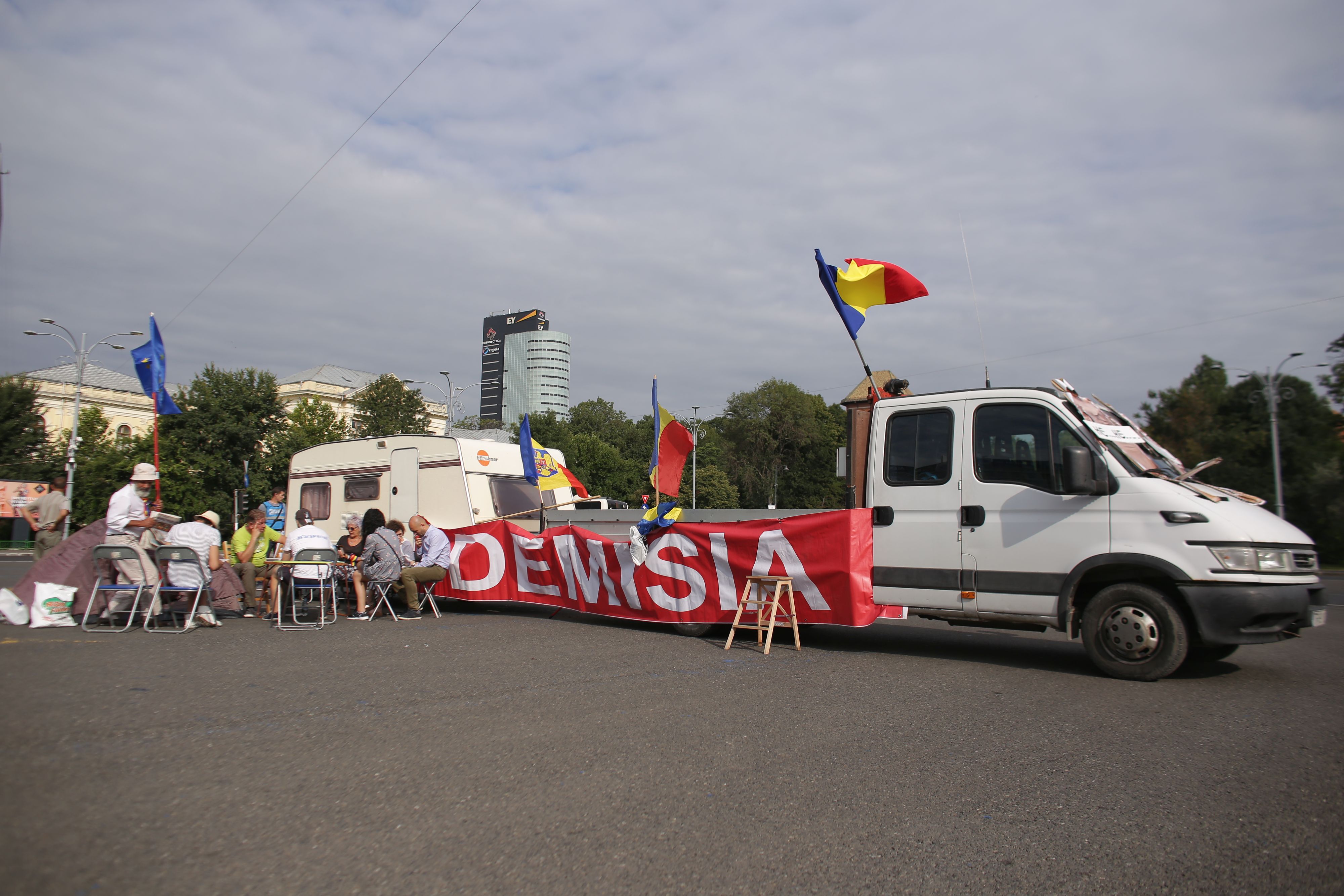 Ce spun primii manifestanți din Piața Victoriei, cu o zi înaintea mitingului diasporei. "Vreau binele ţării noastre"