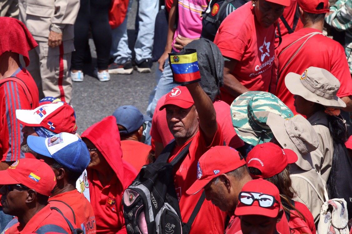 Criza din Venezuela | Străzile din Caracas, ocupate de susținătorii lui Guaido și Maduro. FOTO