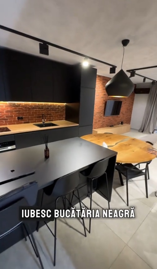 Imagini din casa cântăreței Mira. Cum arată locuința pe care artista o vinde cu peste 400.000 de euro