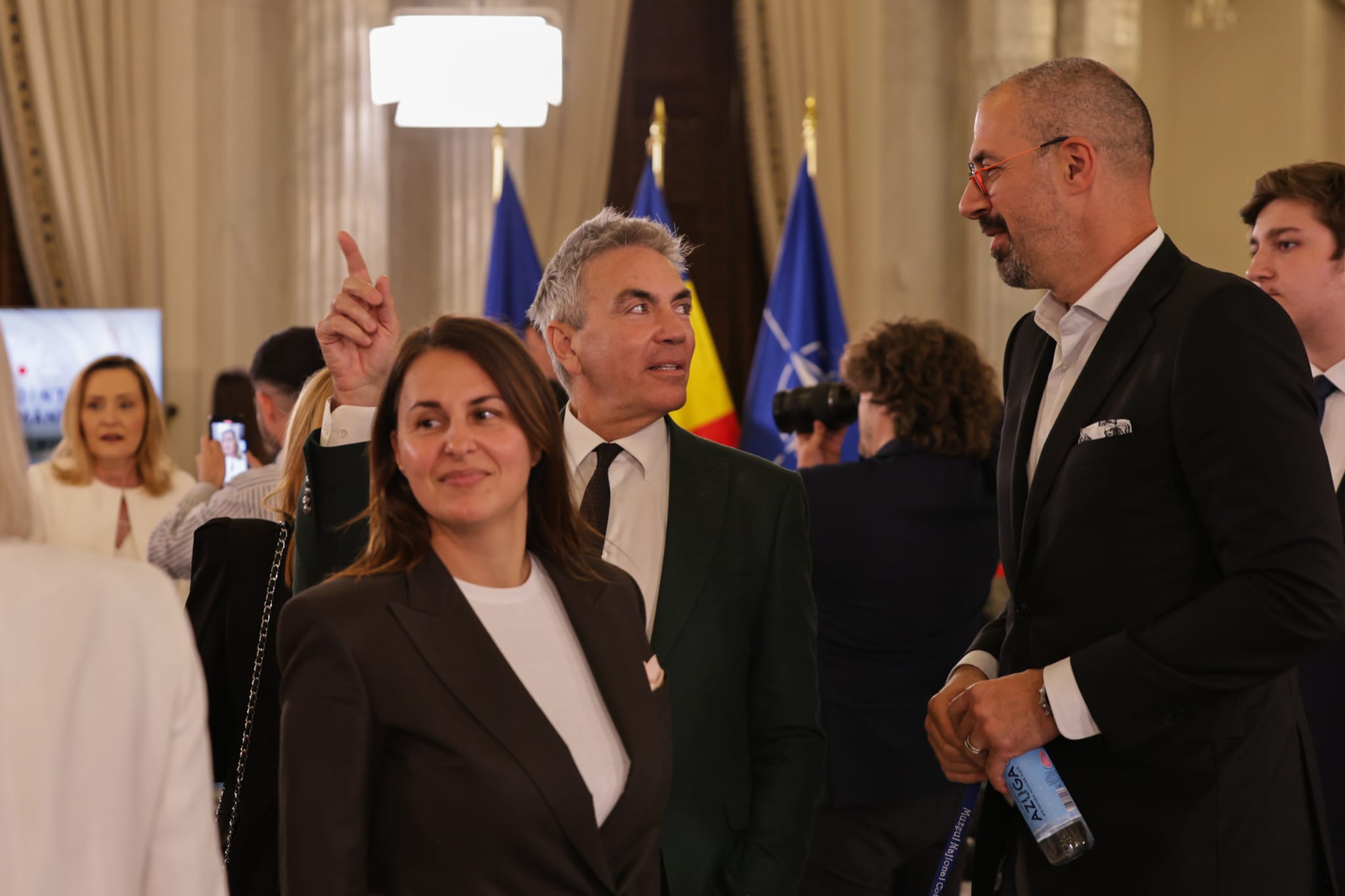 Oamenii din sală care nu s-au văzut la televizor la dezbaterea electorală de la TVR, invitați de marcă ai televiziunii naționale