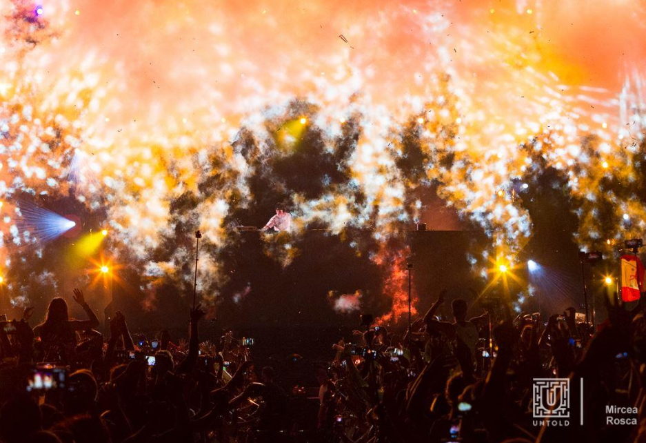 FOTO&VIDEO/ Avicii a fost în România, la festivalul Untold, în 2015. DJ-ul a strâns 60.000 de spectatori
