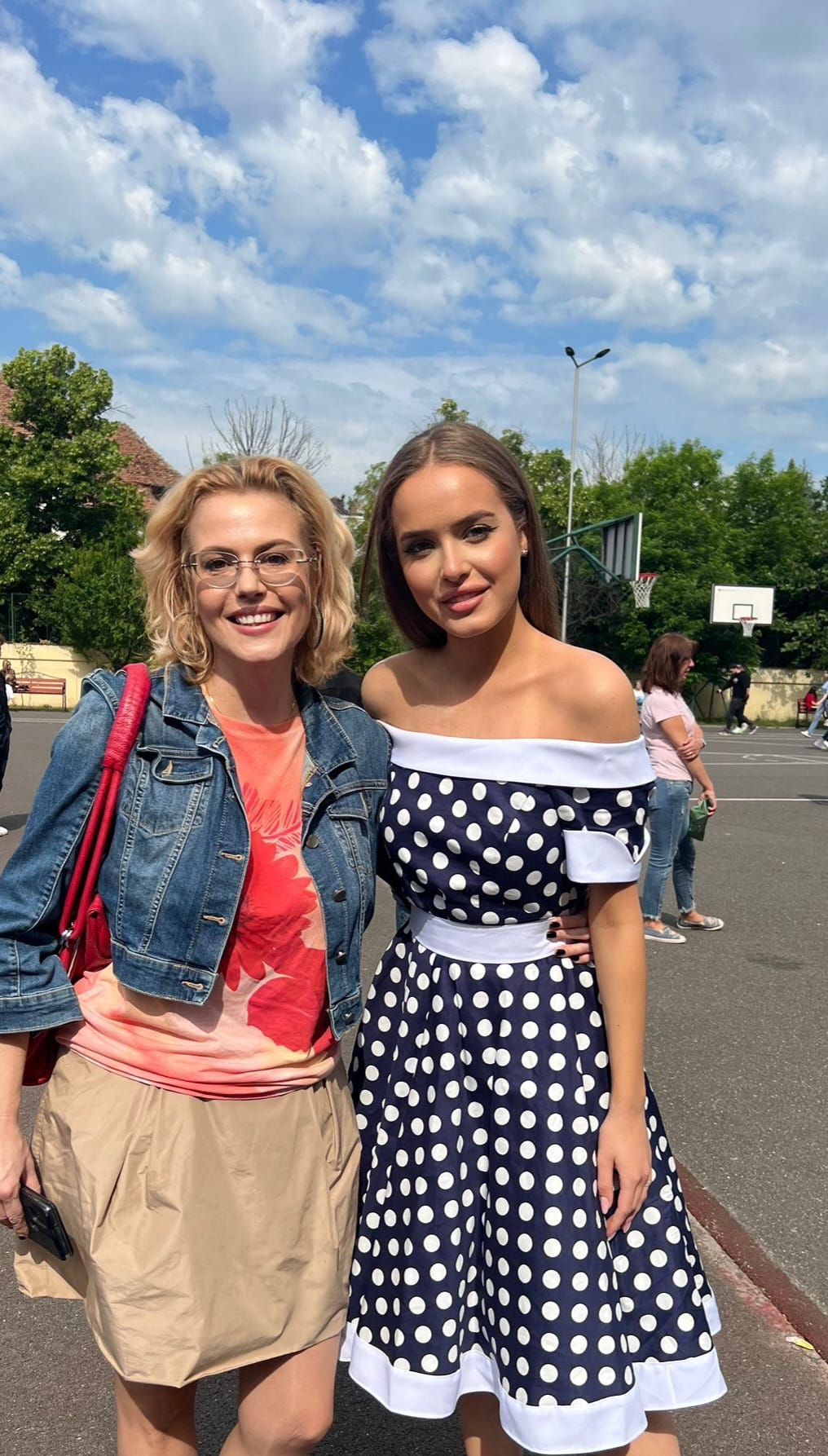 Imagini de la cununia religioasă a fiicei Ralucăi Moianu. Mara s-a căsătorit în Italia