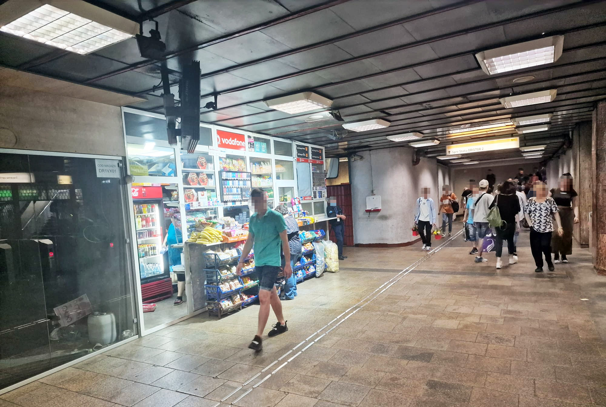 Câte chioșcuri de la metrou mai funcționează la doi ani de la „Operațiunea ranga”. Toate sunt în sectorul 3, deși primarul Negoiță a promis că „face curățenie”