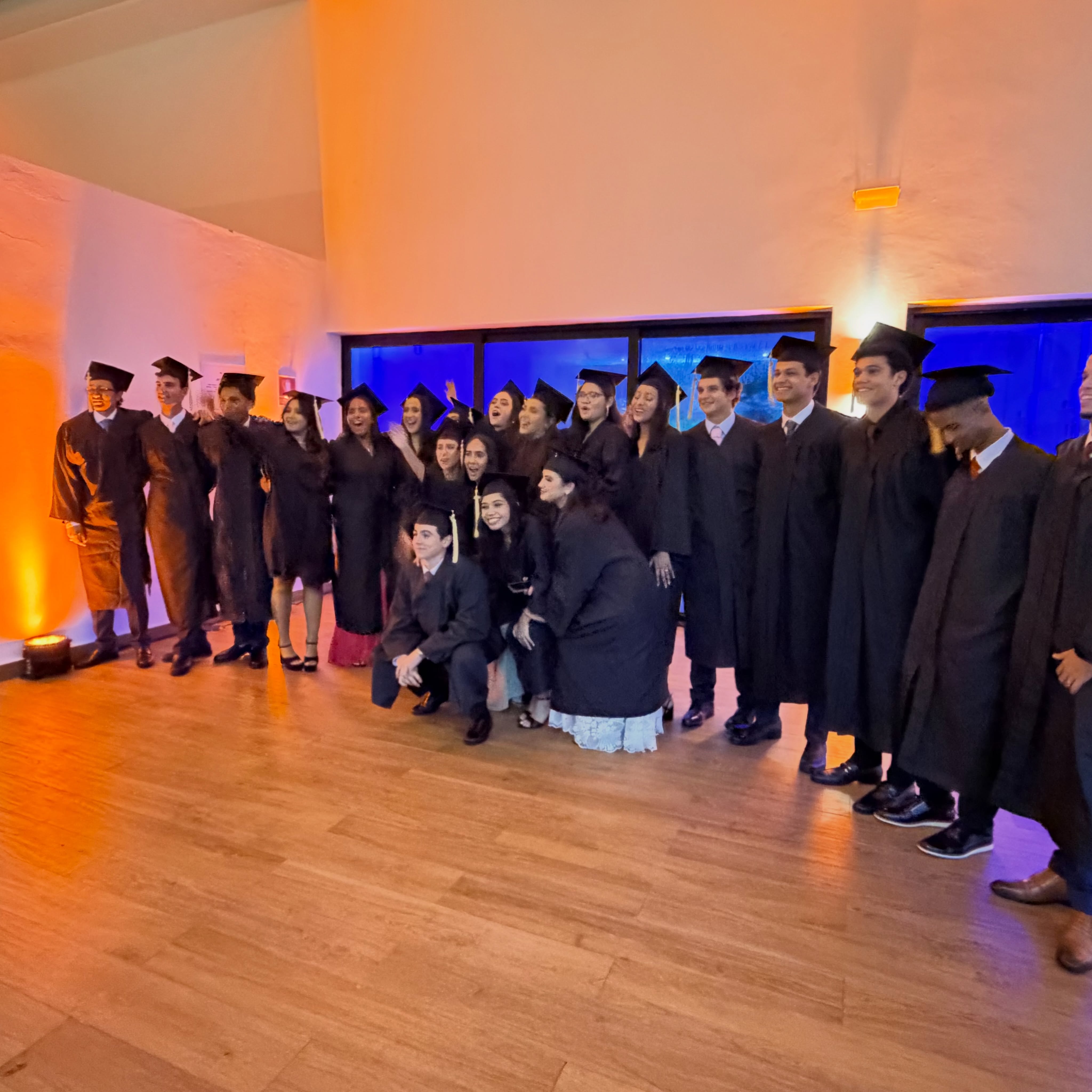 Imagini rare cu fata cea mare a lui Adrian Mutu. Maya a absolvit facultatea, iar părinții i-au fost alături