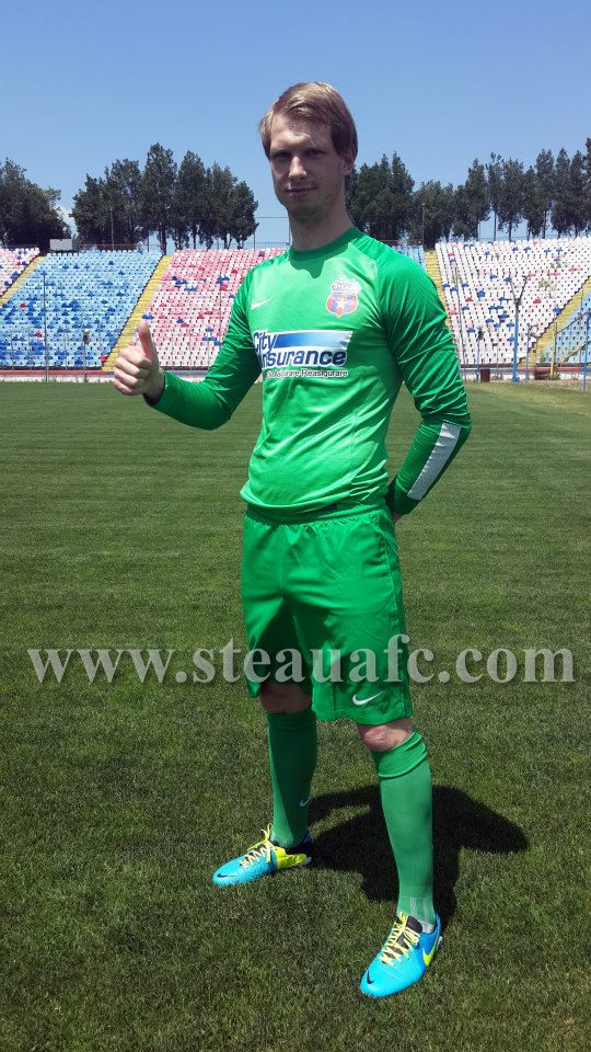 GALERIE FOTO / Salariul şi primele portarului Giedrius Arlauskis la Steaua