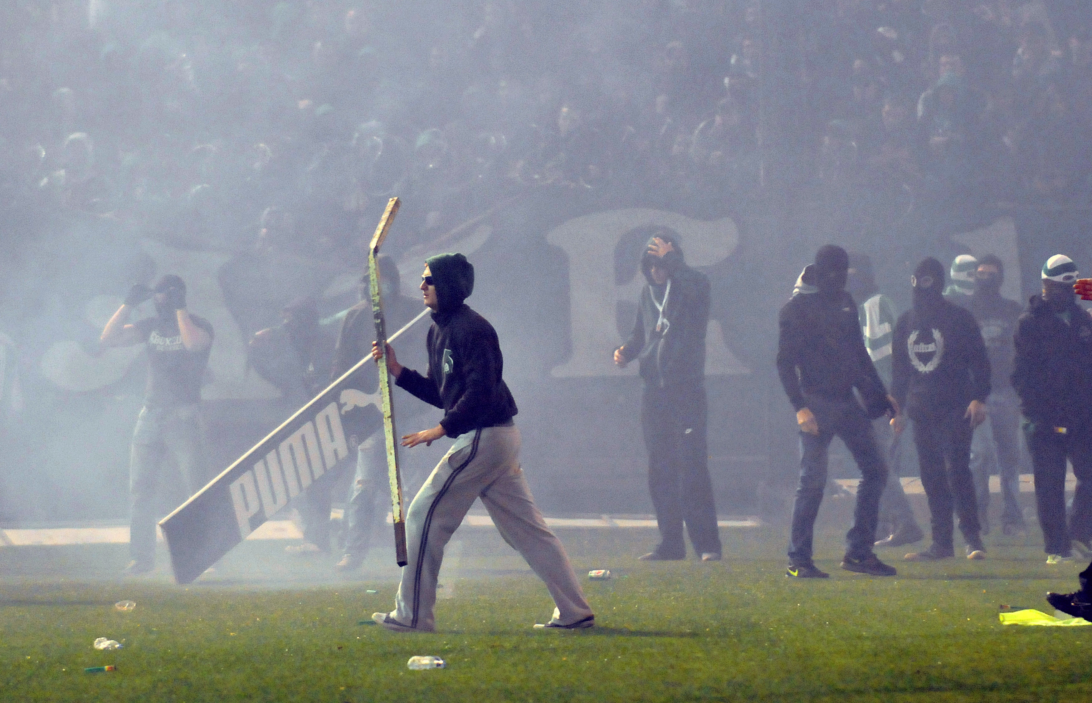Haos la Atena. Derby-ul campionatului Greciei, anulat din cauza violenței / GALERIE FOTO&VIDEO