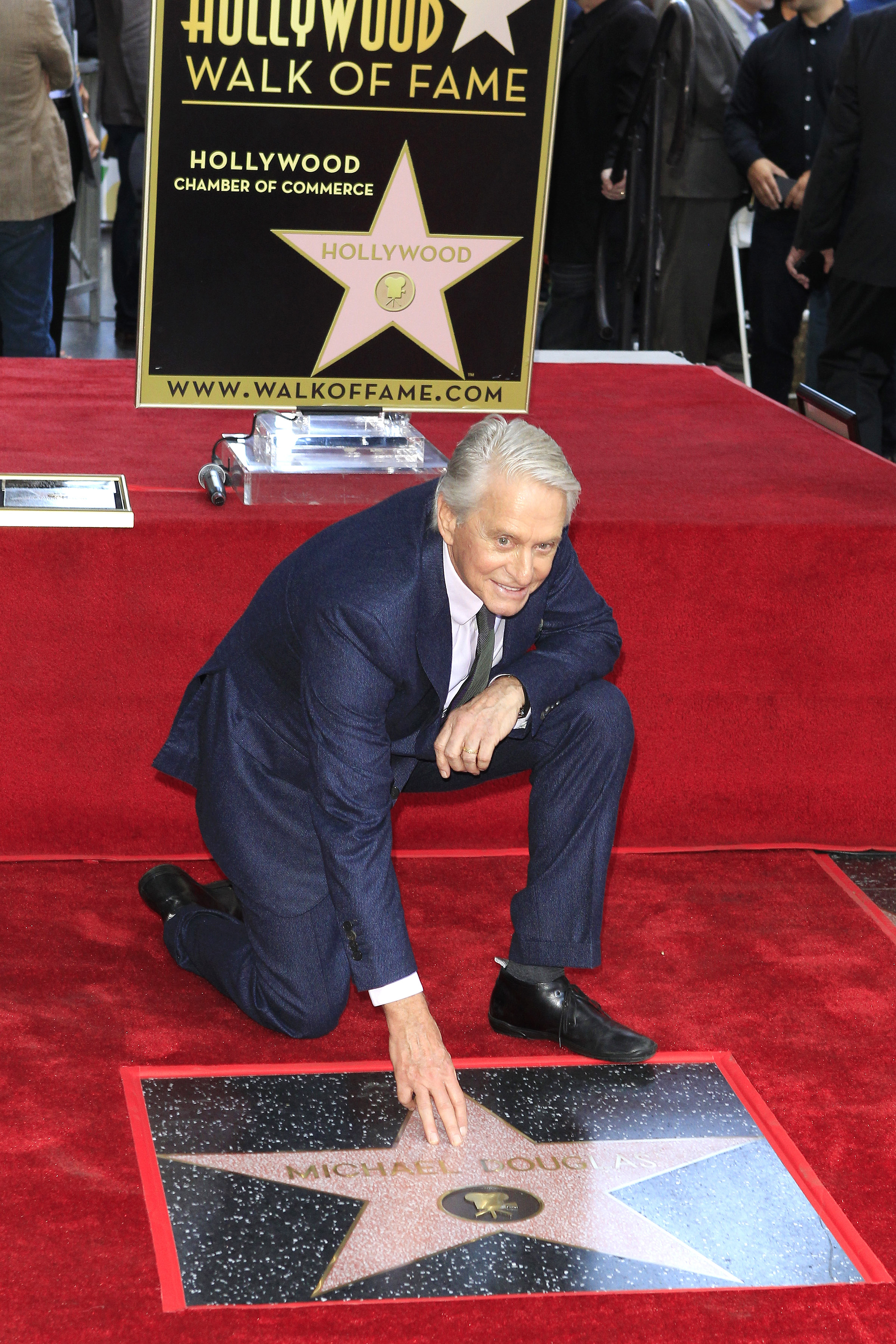 FOTO | Michael Douglas a primit o stea pe Walk of Fame. Imagini de la ceremonia de dezvelire