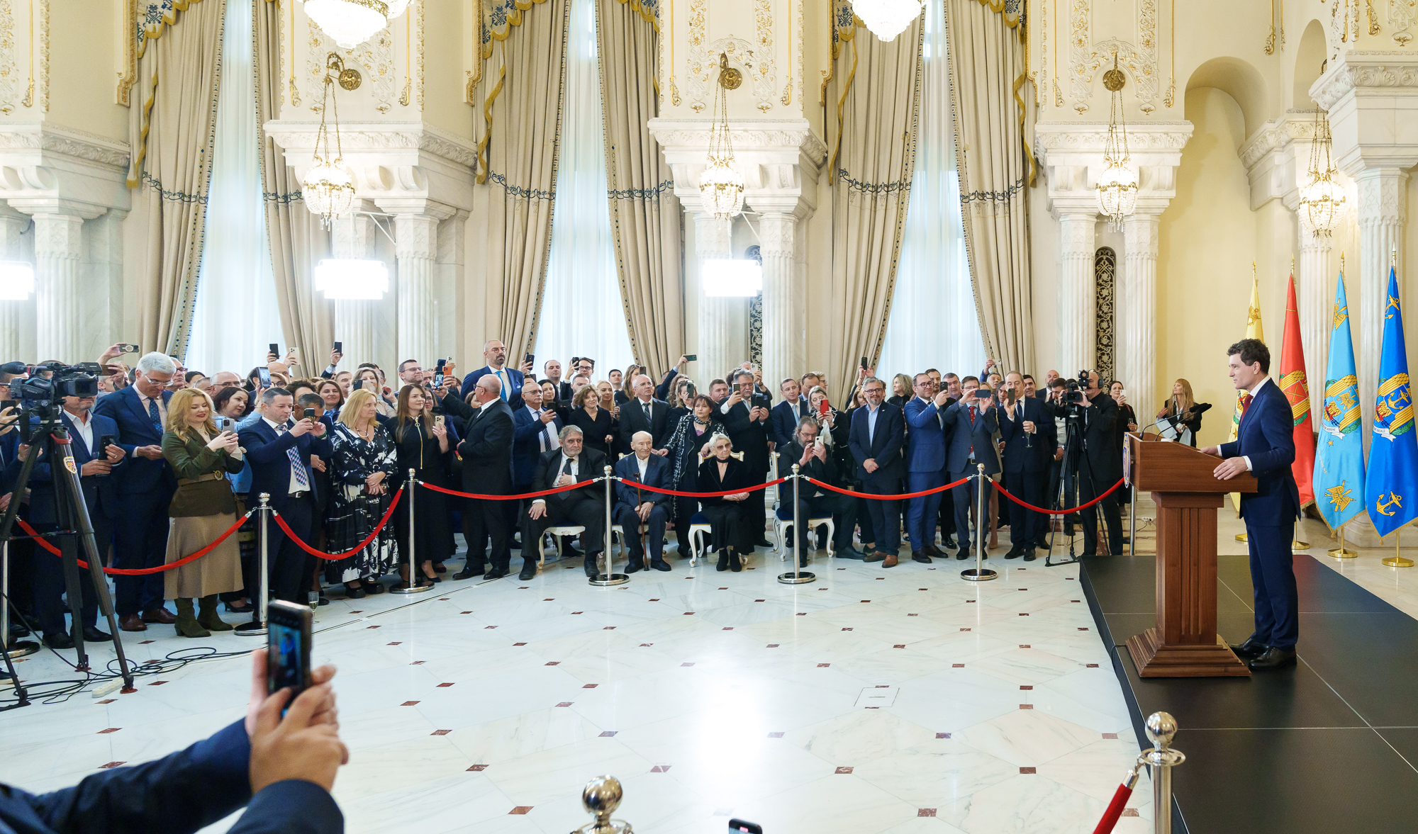 Victor Rebengiuc și Mariana Mihuț, invitați de onoare la ceremonia de învestire a președintelui Nicușor Dan