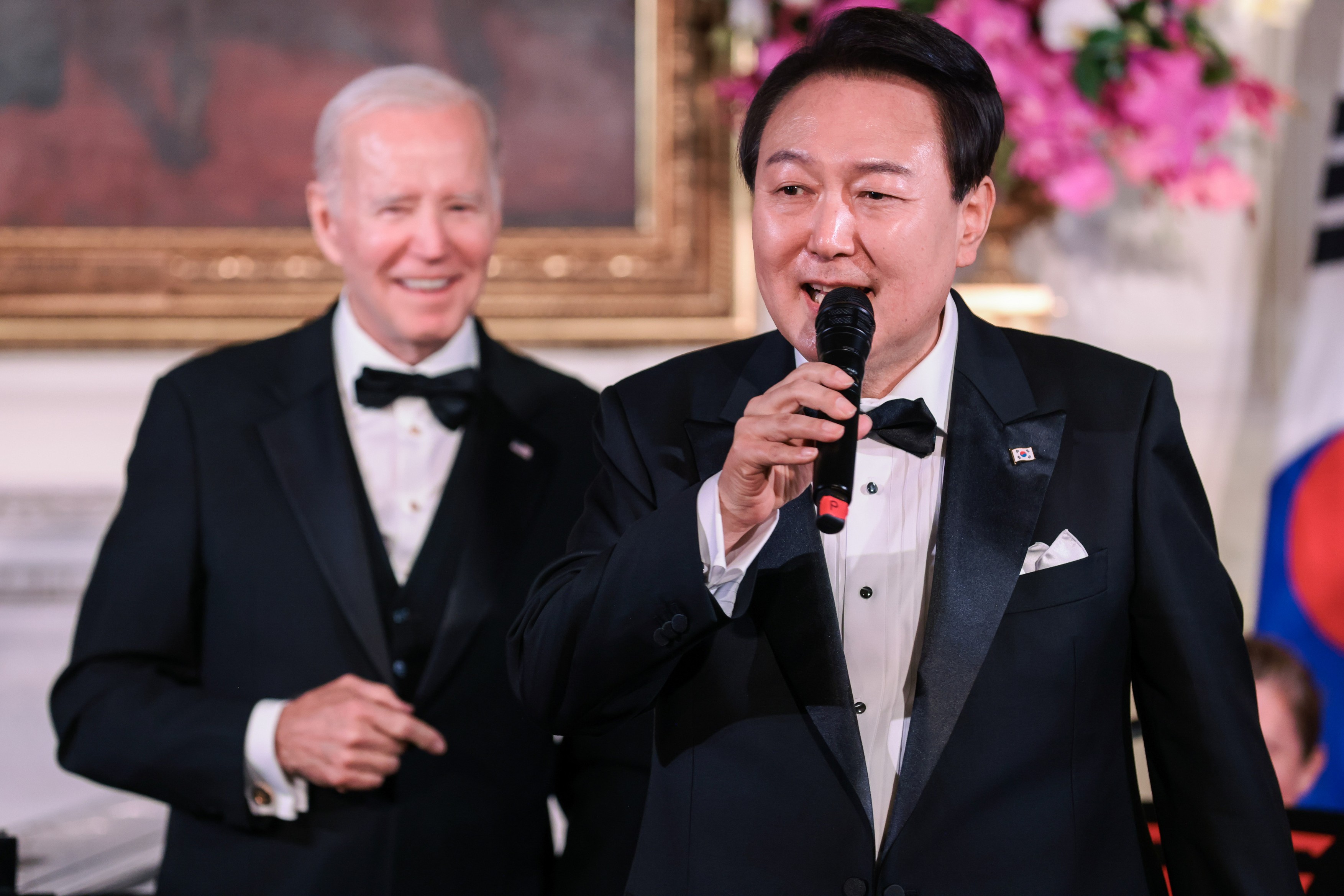 Președintele Coreei de Sud a cântat piesa „American Pie” la cina de stat cu Joe Biden. Ce cadou a primit acesta de la președintele american
