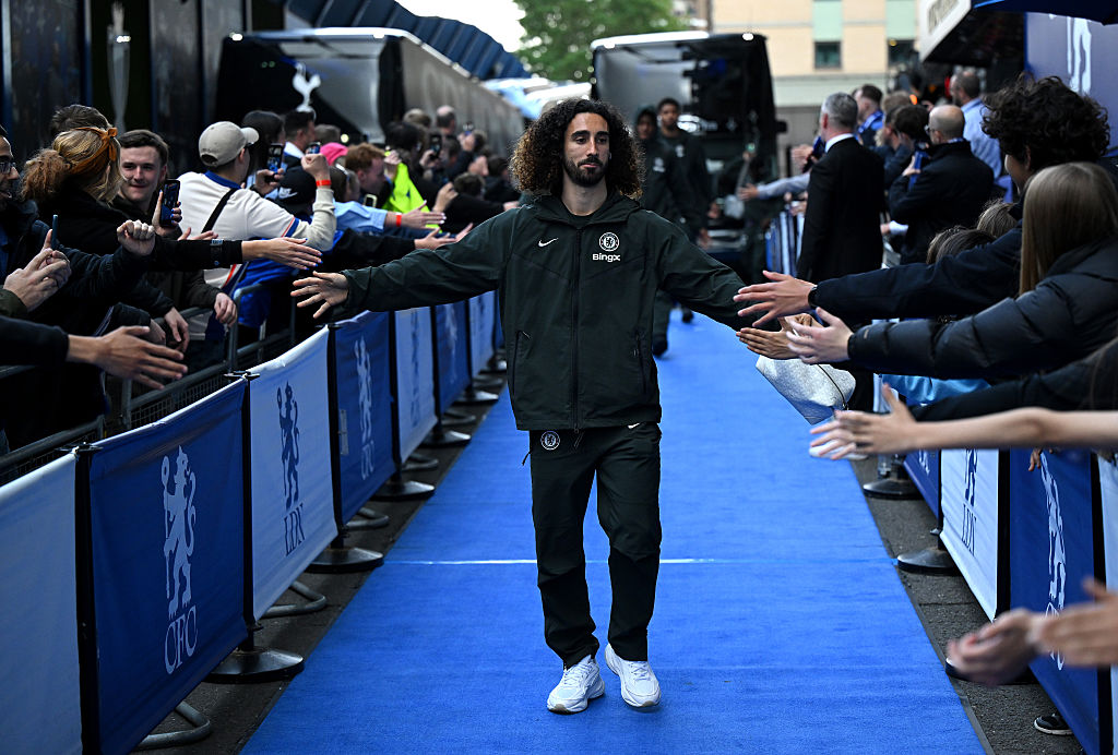 Inconfundabilul pletos Marc Cucurella, noua achiziție a lui Real Madrid: tatăl a trei copii, un fiu autist și cu o parteneră, Claudia Rodríguez, designer și fostă balerină
