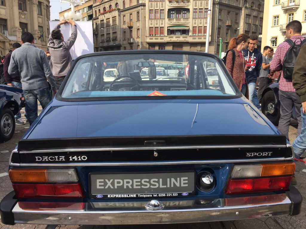 Mașina folosită de Robert Redford în filmul Havana, la Timișoara. E o replică, dar bijuteria a făcut furori printre iubitorii de mașini de epocă