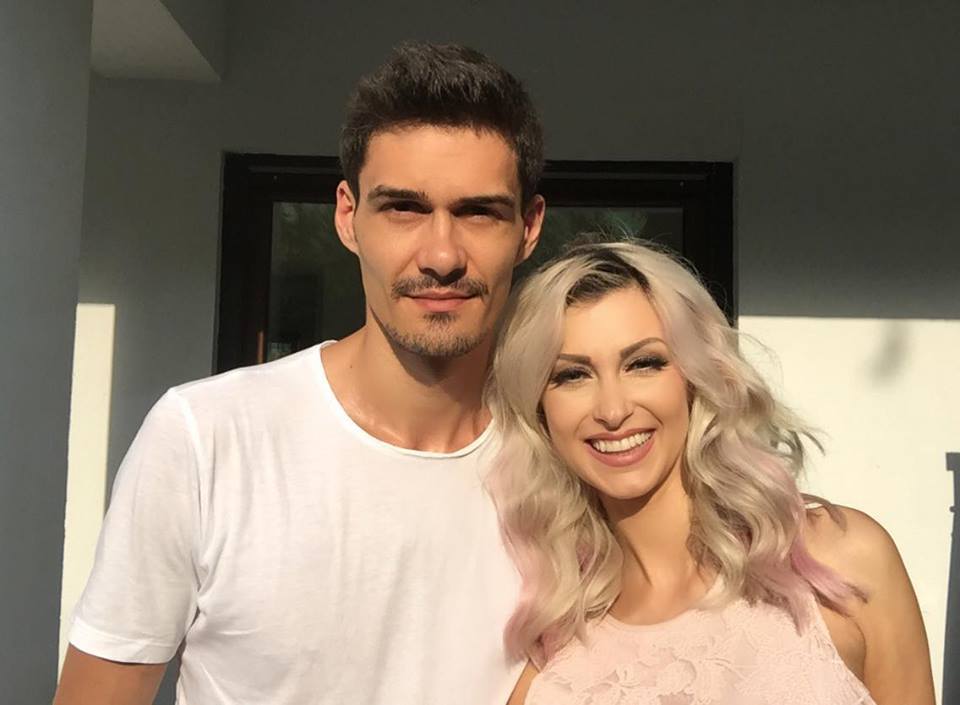 EXCLUSIV/Andreea Bălan gătește cu mama și cu soțul ei. ”Ei fac sarmale, friptură. Eu fac tortul”