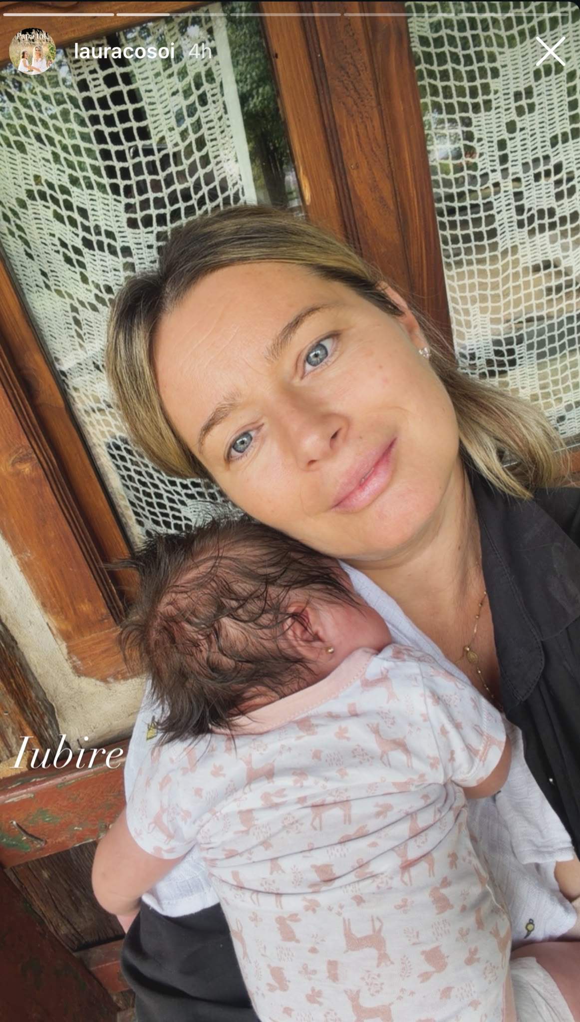 Imagine emoționantă cu Laura Cosoi și Nina, cea de-a cincea fetiță a vedetei. Familia se pregătește de botez. „Iubire”