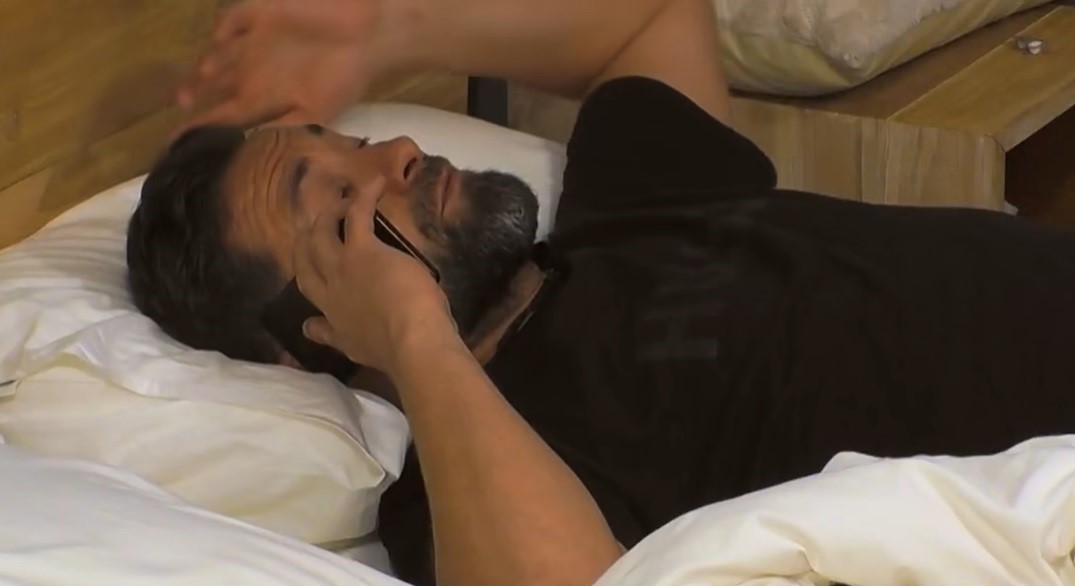 Cornel de la „Insula Iubirii” 2024 trece prin clipe de coșmar în emisiune: „Mă doare în piept”. Echipa a solicitat intervenția medicilor