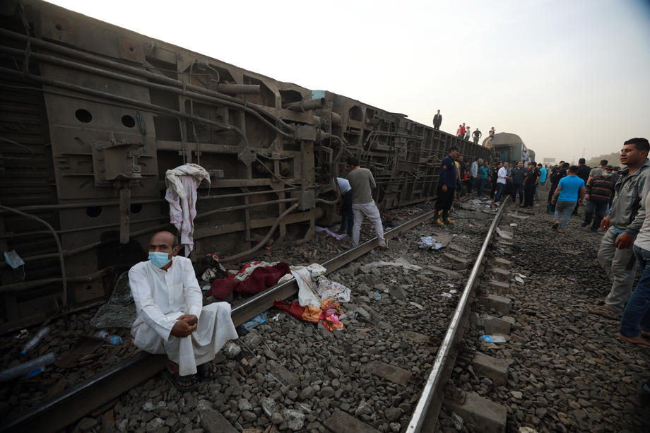 11 morți și aproape 100 de răniți, după ce un tren a deraiat în Egipt