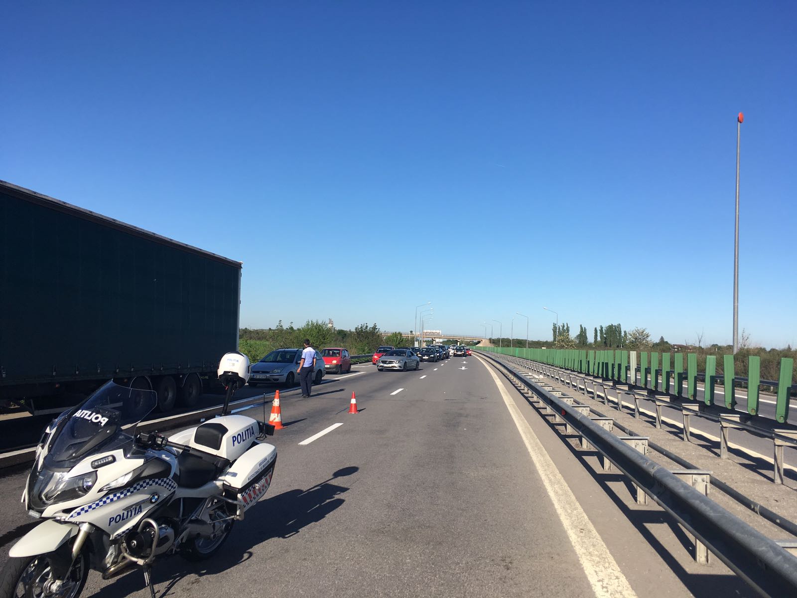 UPDATE/S-a reluat circulația rutieră pe Autostrada Soarelui, la Lehliu, după accidentul soldat cu șase răniți