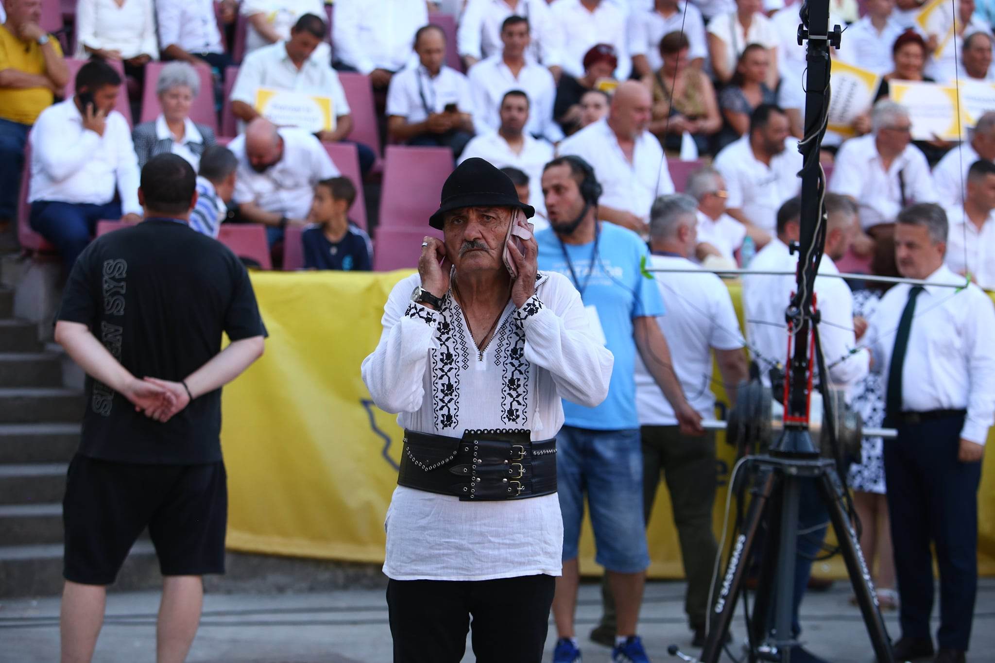 AUR și-a lansat candidații la europarlamentare în fața a mii de susținători. Simion: Dacă Viktor Orban își face temele, s-ar putea să-l vrem în proiectul nostru european