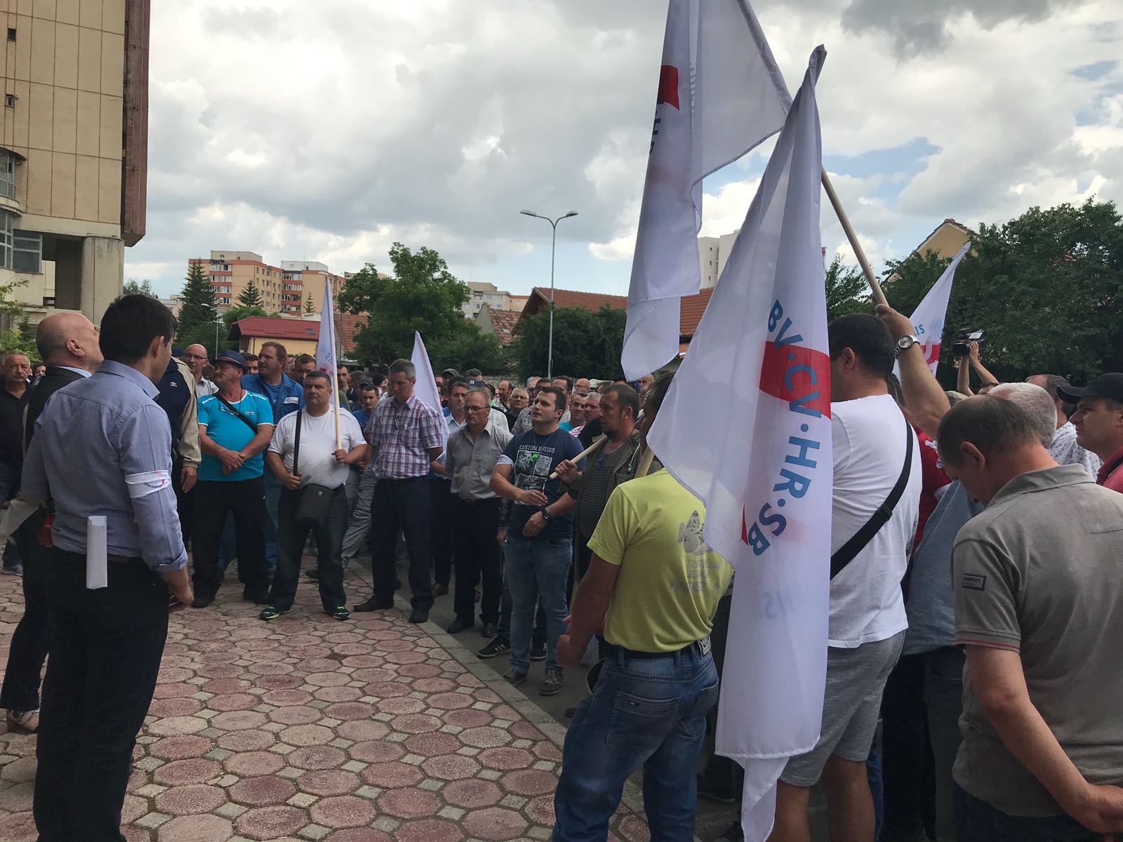 VIDEO&FOTO/ Protest la Electrica Brașov. Aproximativ 150 de angajați sunt nemulțumiți de condițiile de muncă