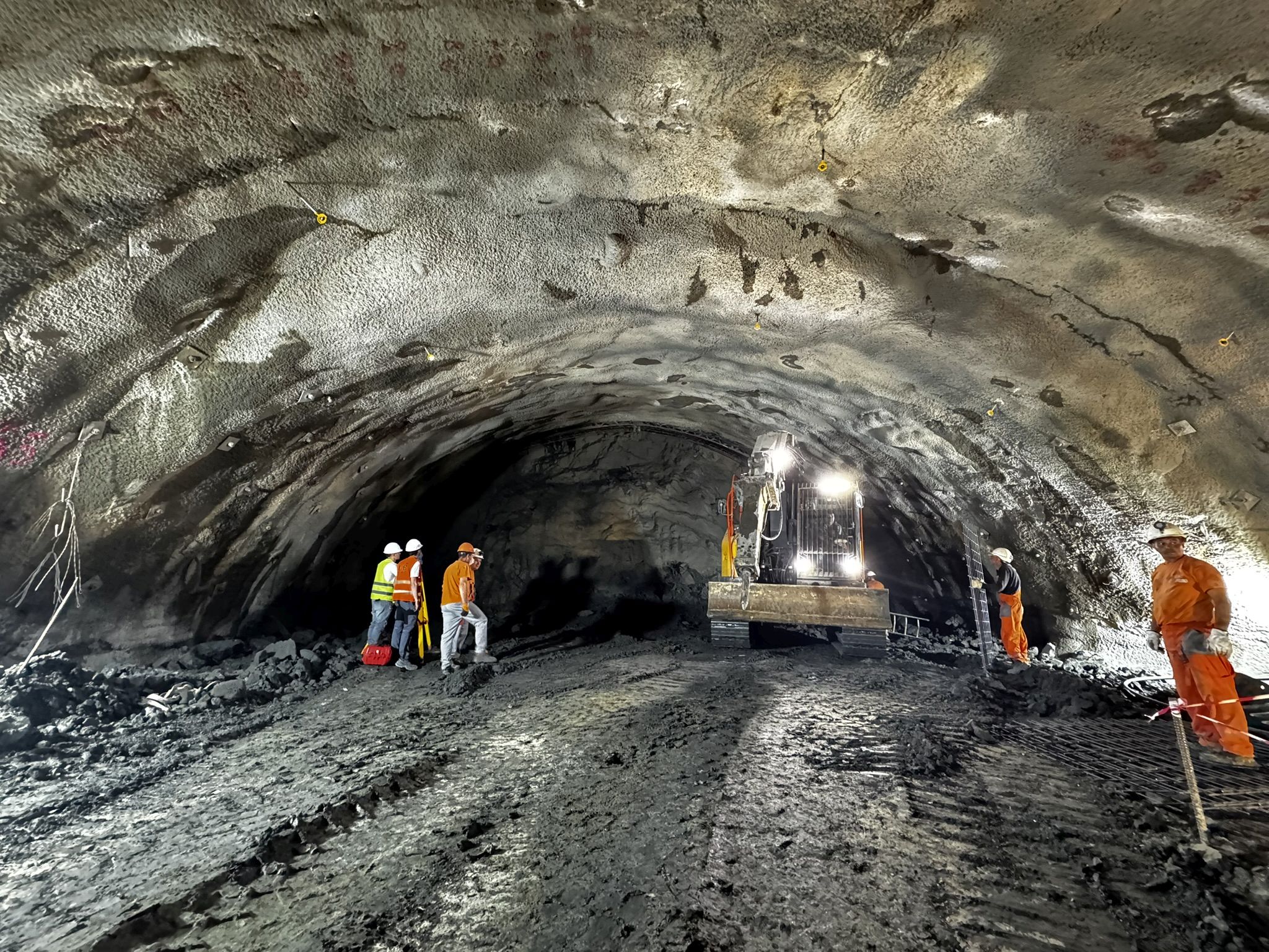 Șantierul autostrăzii A1 Lugoj - Deva: Câți metri mai sunt de excavat din „tunelurile pentru urși”