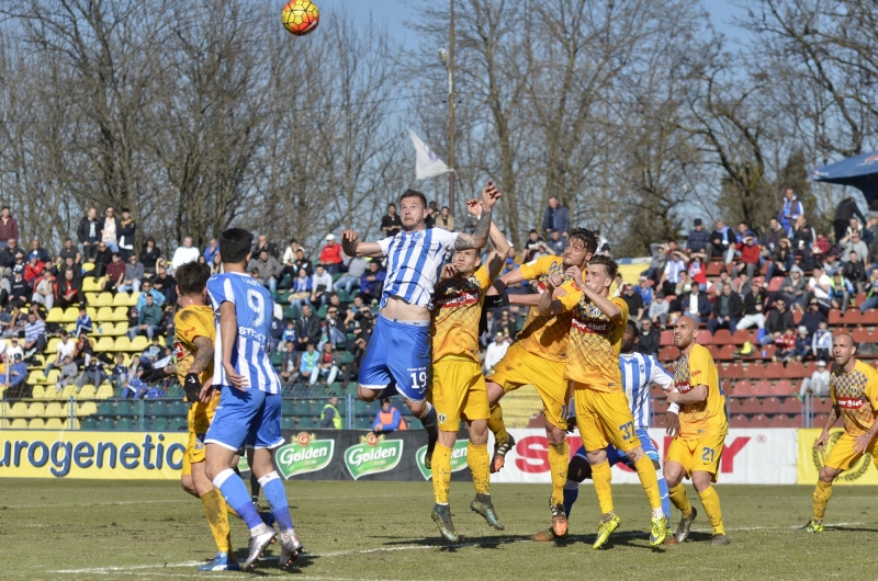 Liga I: CS U Craiova - Petrolul 2-0. Vătăjelu a deschis scorul, după ce tot el ratase un penalty, Nuno Rocha a închis tabela. Oltenii, în ”10” din min. 57! / VIDEO
