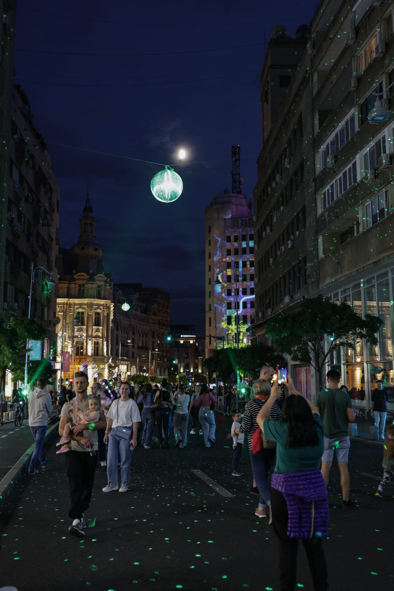 A început Spotlight în București: Spectacole de video mapping pe clădiri celebre, până duminică I VIDEO