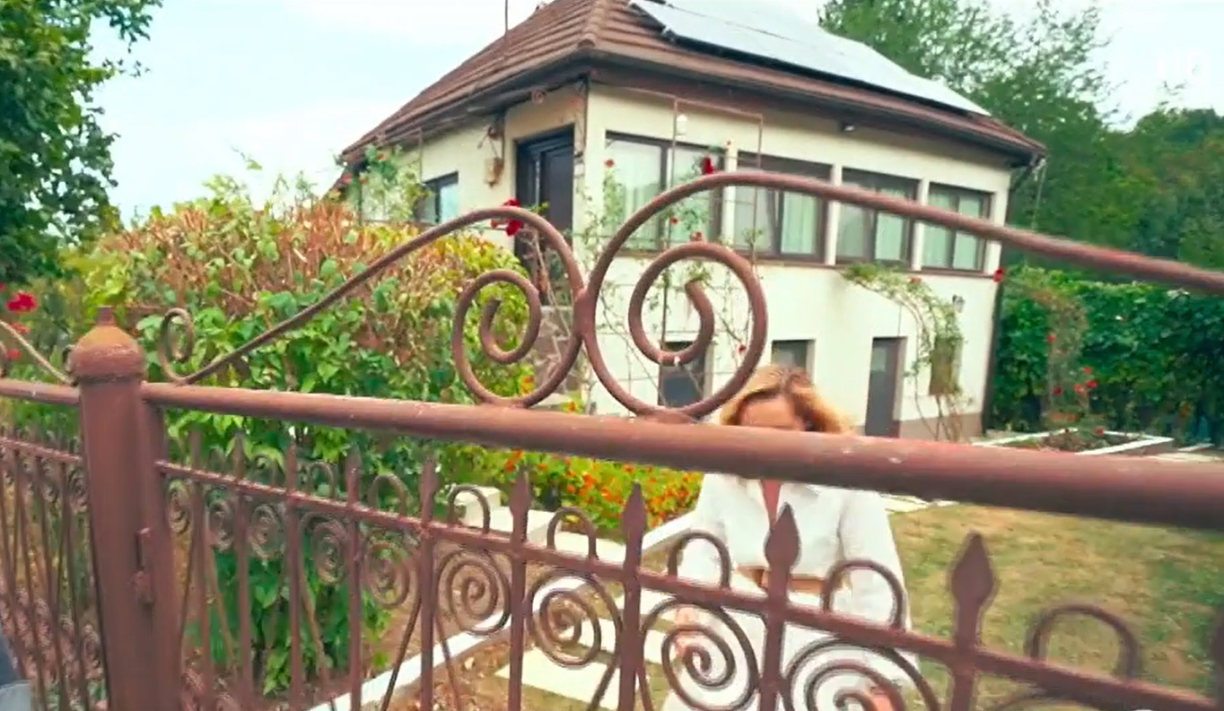 Imagini cu casa în care locuiește Elena Lasconi în Câmpulung Muscel. A descris-o ca fiind căminul visurilor sale