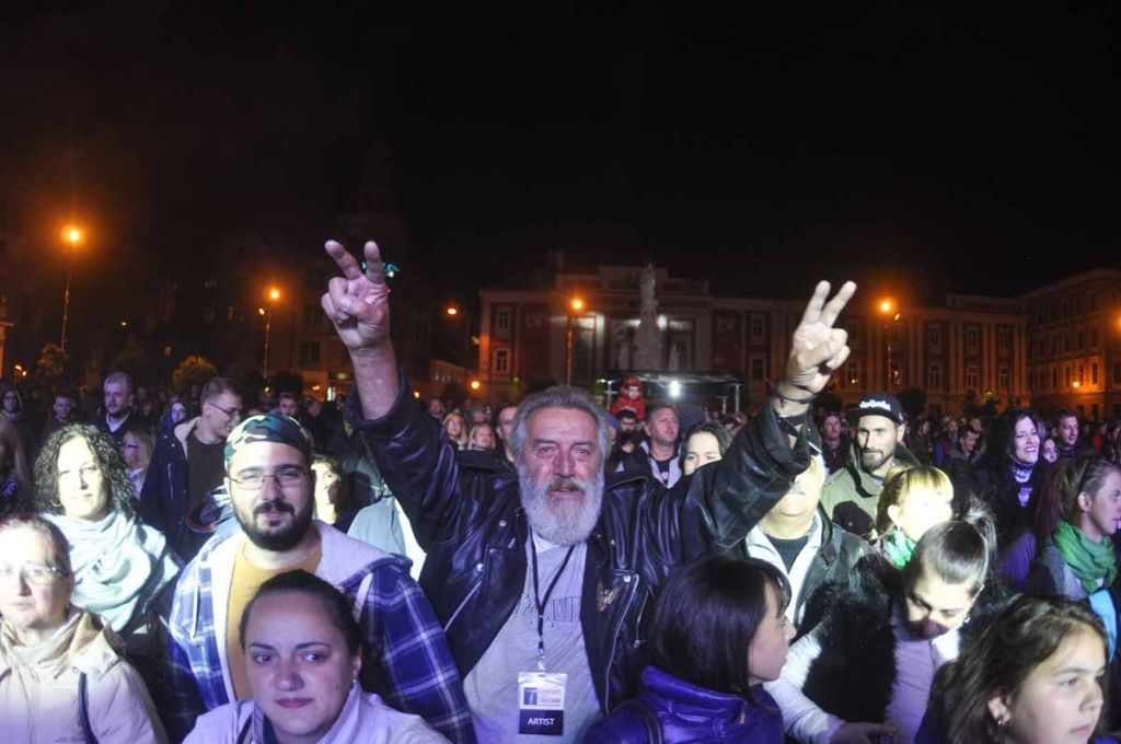 Câți bani s-au strâns la concertul umanitar cu 14 trupe rock, organizat după furtuna din Timișoara. Vânzările de bilete, sub așteptări