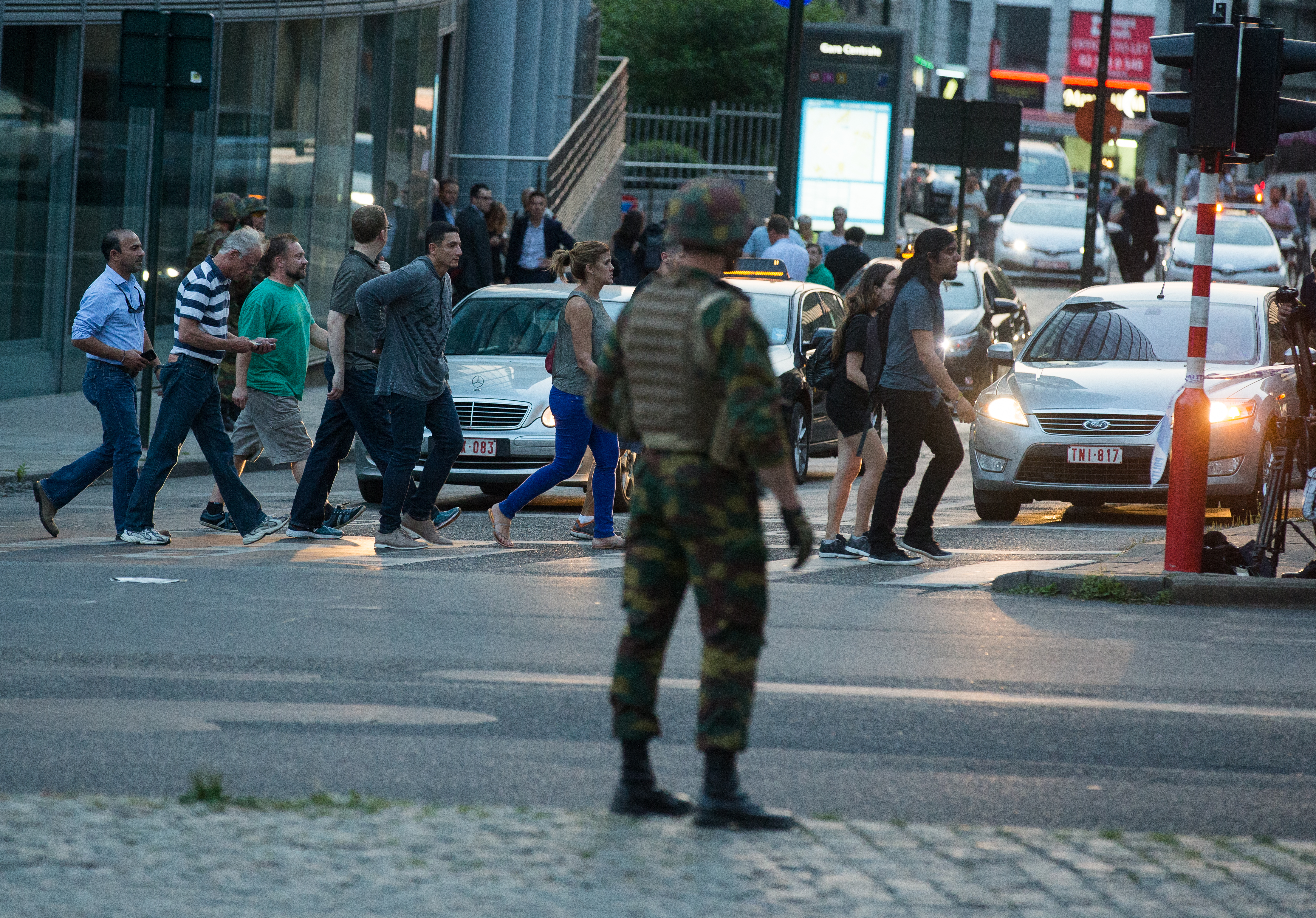 Tentativă de atentat la Gara Centrală din Bruxelles | Un bărbat a fost împușcat, după ce a detonat o centură explozivă