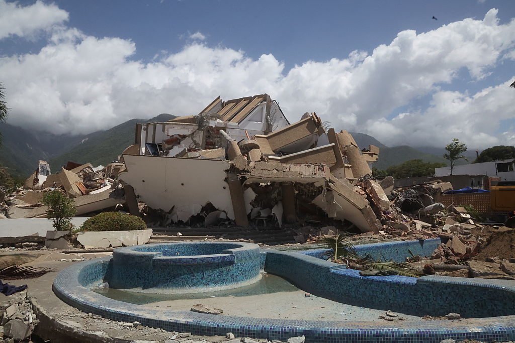 Tânăr scos în viață de sub dărâmături în Venezuela după 106 ore de la cutremurele devastatoare