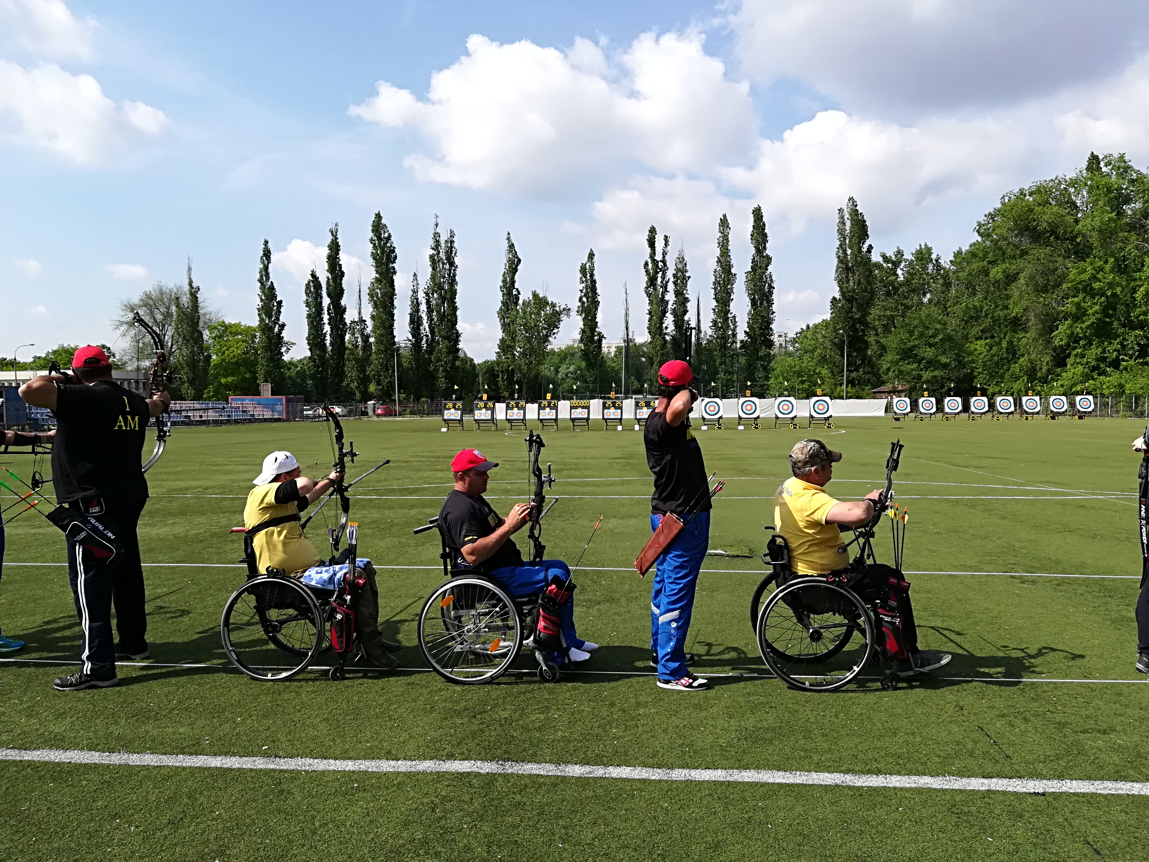 Începe Campionatul Național de Tir cu Arcul indoor destinat persoanelor cu dizabilități fizice. Competiția, în sala de sport a Liceului Traian din București | FOTO